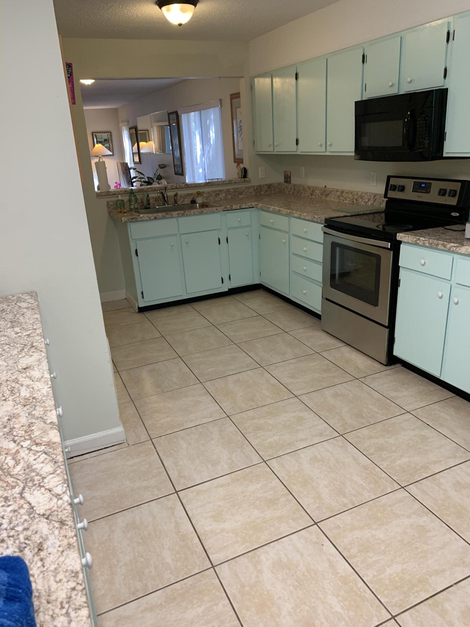 LAKESIDE CONDO AT BLUEWATER BAY - Residential