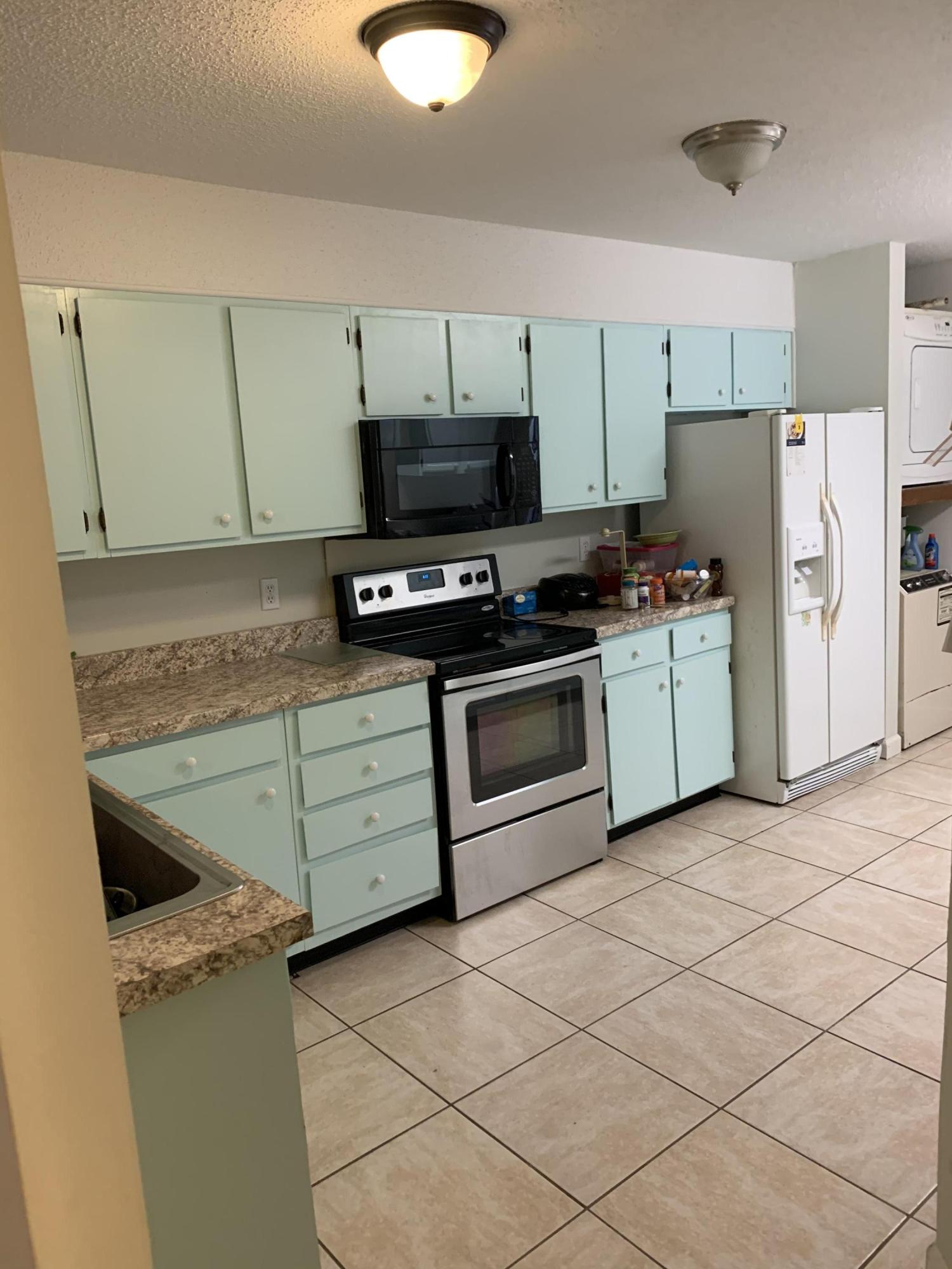 LAKESIDE CONDO AT BLUEWATER BAY - Residential