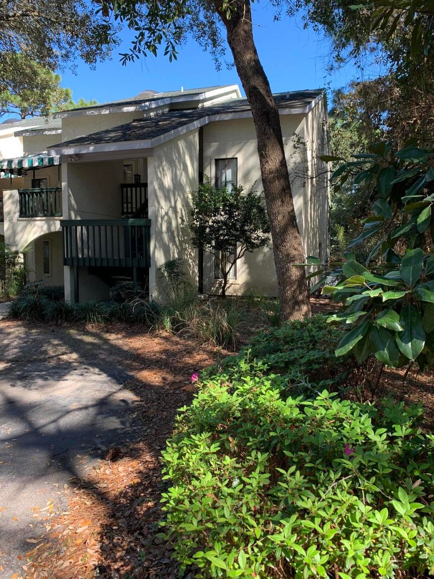 Finally! Here is your opportunity to own this rare find spacious condo in Niceville's popular Bluewater Bay for under $200k! This Beautiful ground floor end unit condo has a spacious kitchen with a snack bar leading to the dining/ family room to give you that open concept living! Did I forget to mention the 2 sunrooms and that its one of the larger units with amazing views of the lake? Come see all of what this amazing condo and community has to offer before its gone! Buyer to verify sq ft.