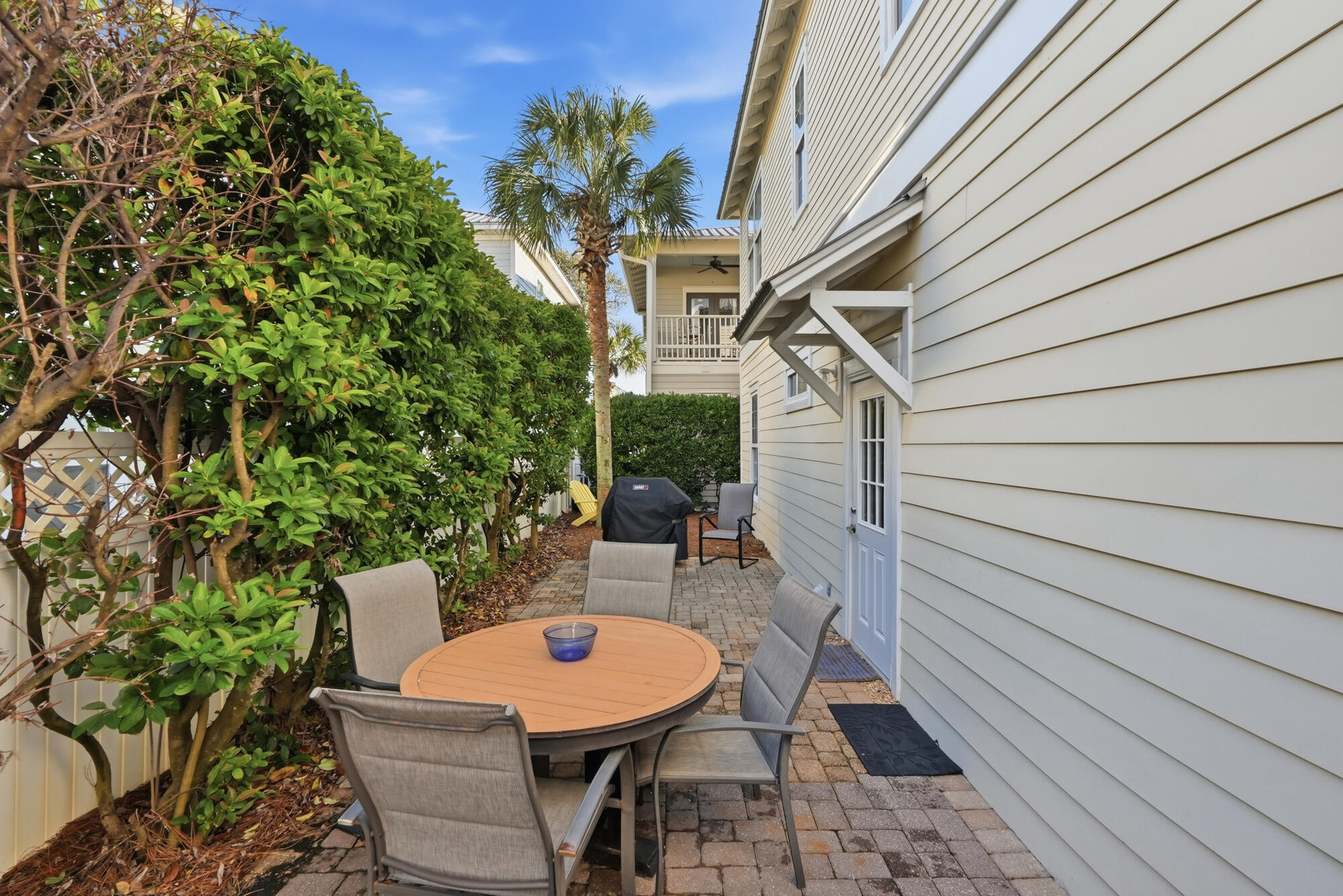 EMERALD WATERS VILLAGE - Residential