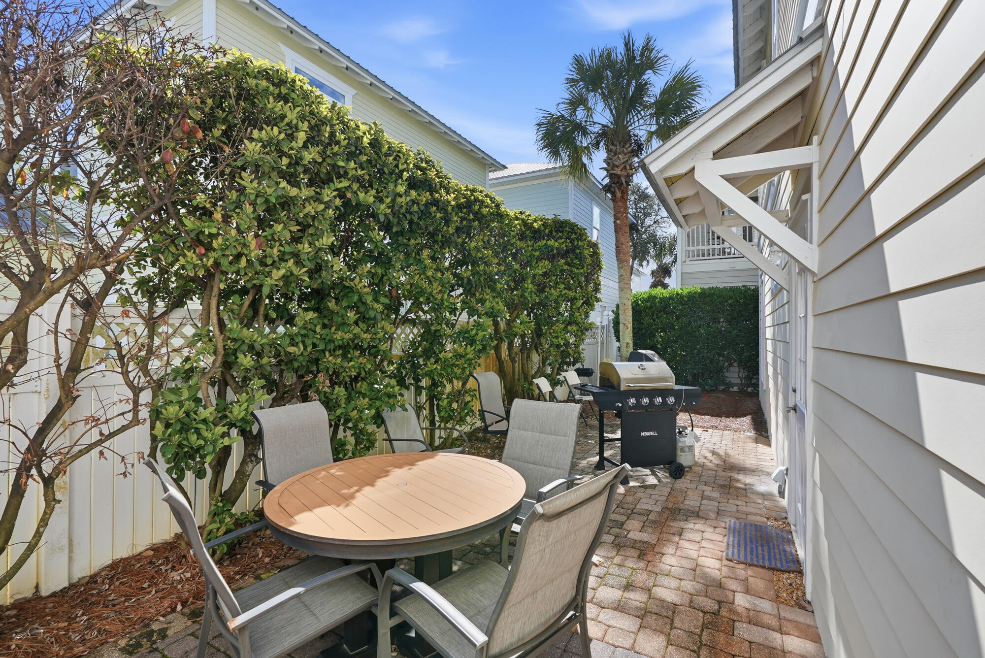 EMERALD WATERS VILLAGE - Residential