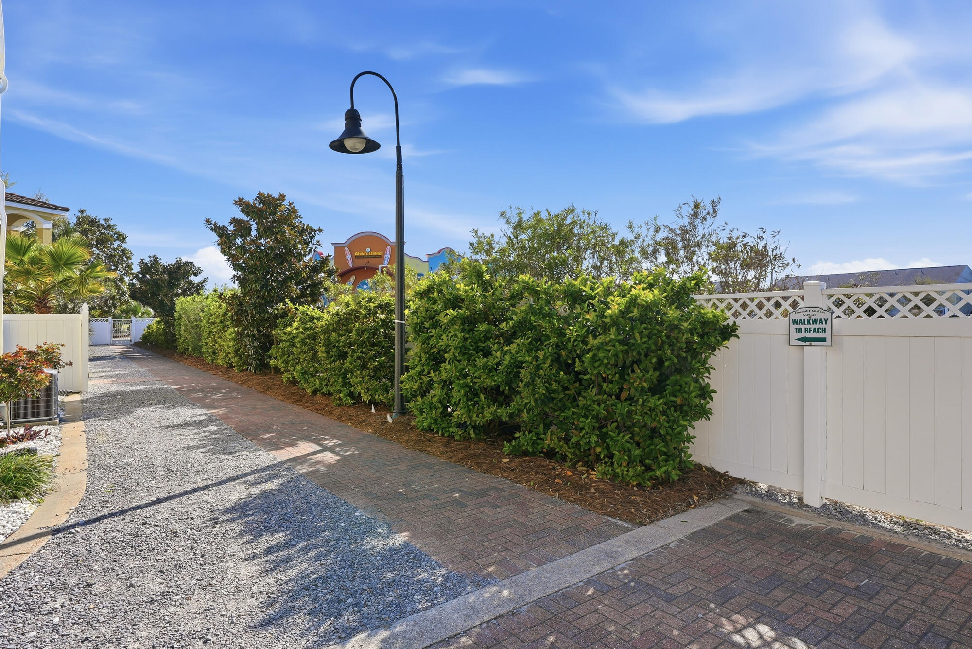 EMERALD WATERS VILLAGE - Residential