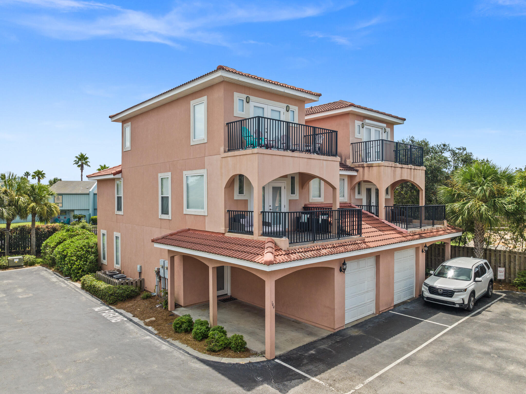 BELLA COSTA - Residential