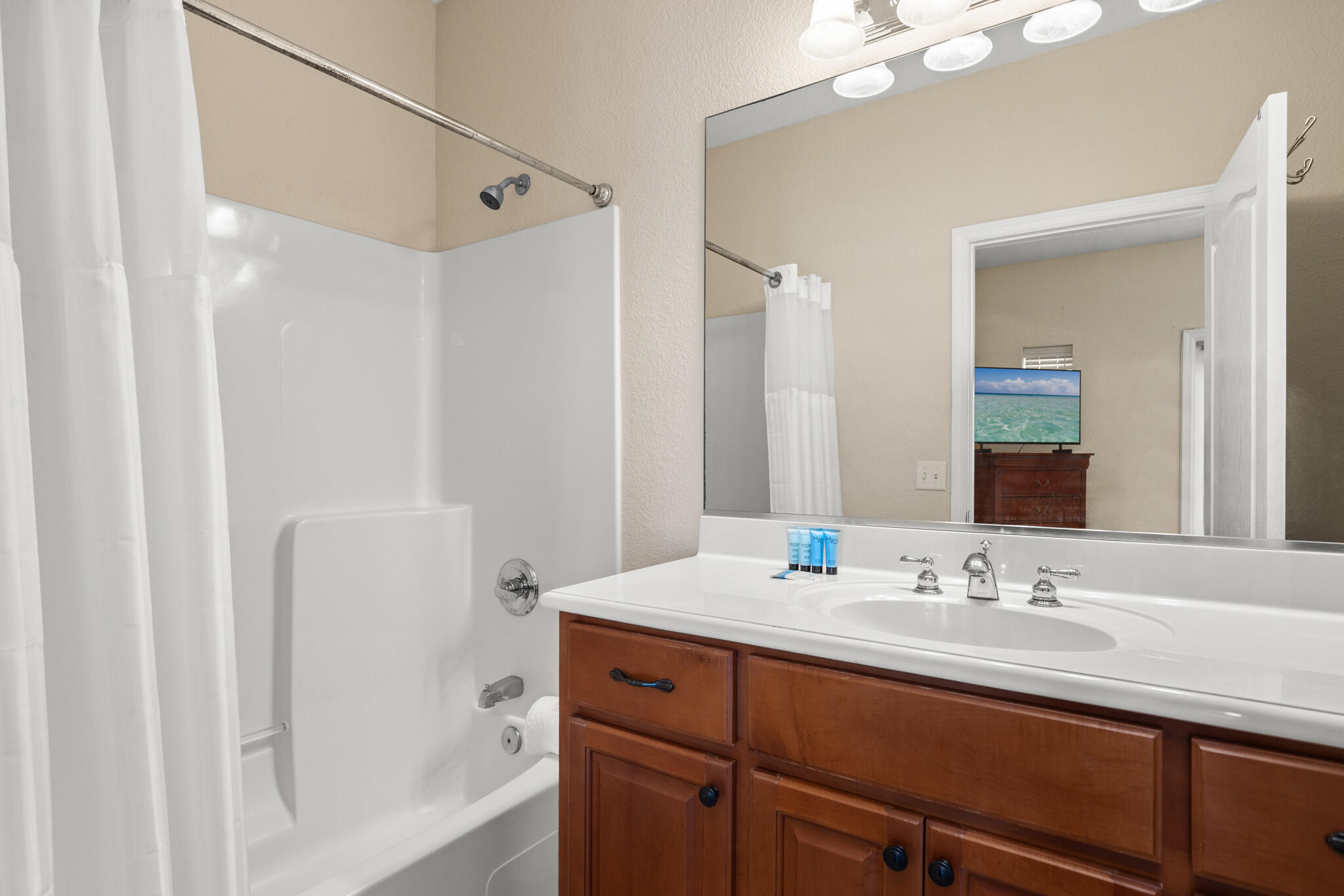 BELLA COSTA - Residential