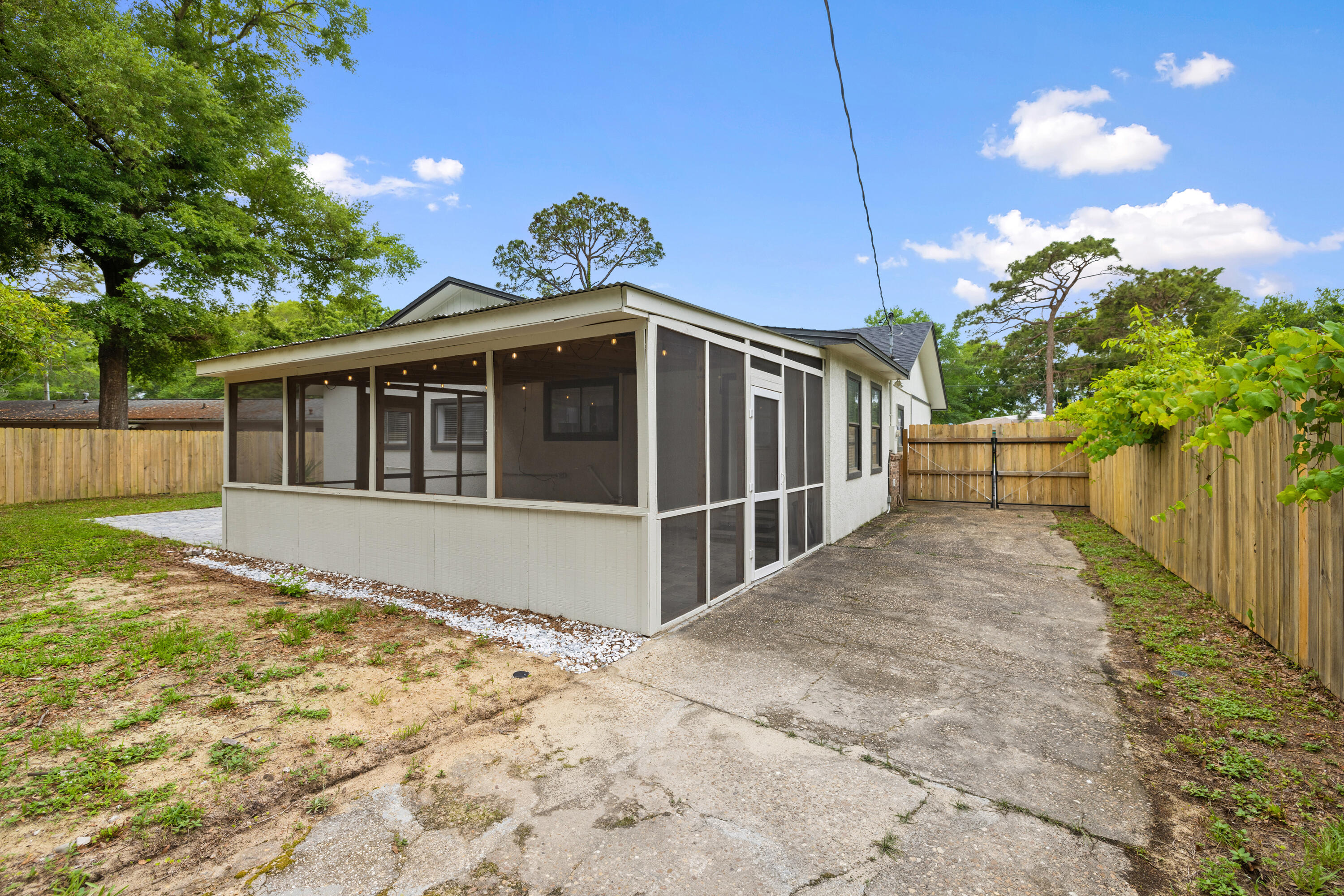 VALPARAISO PLAT 1 LOT 25 BLK 5 - Residential Lease