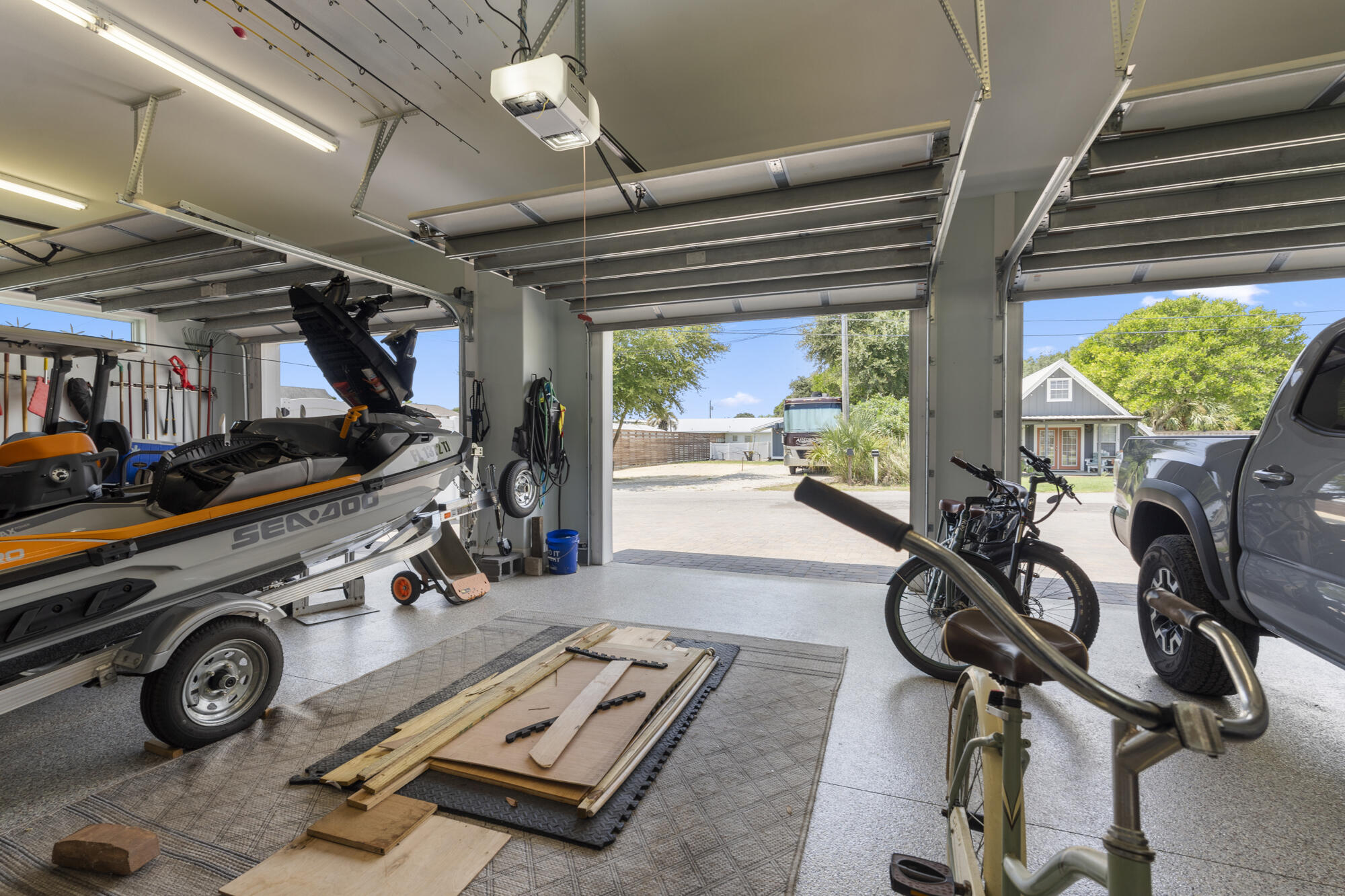 LAGUNA BEACH ESTATES - Residential