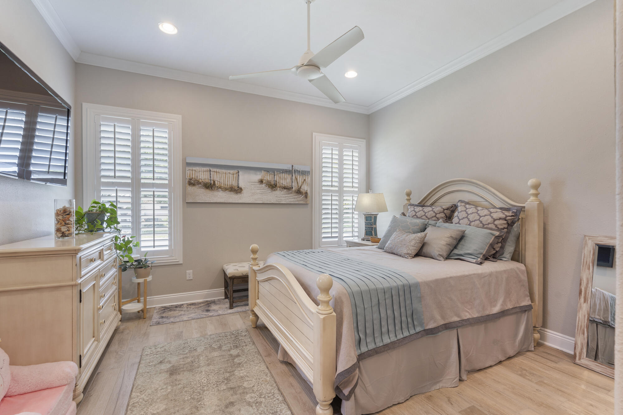 LAGUNA BEACH ESTATES - Residential