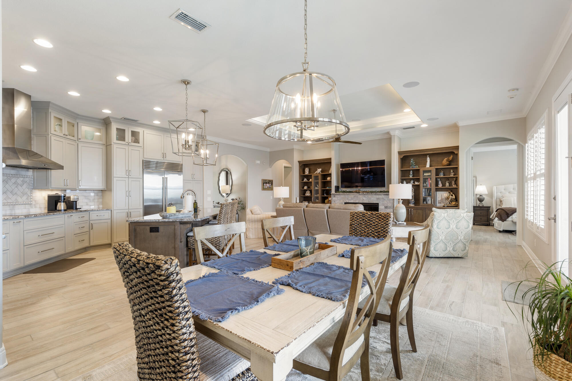 LAGUNA BEACH ESTATES - Residential