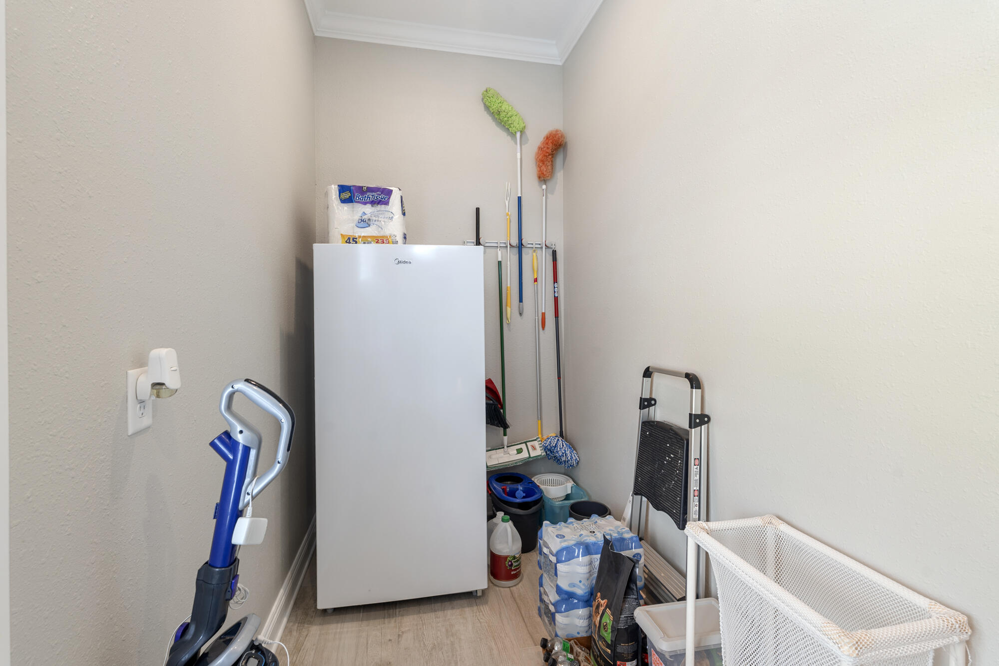 LAGUNA BEACH ESTATES - Residential