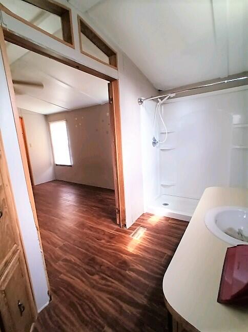 OAKWOOD HILLS UNIT 1 - Residential Lease