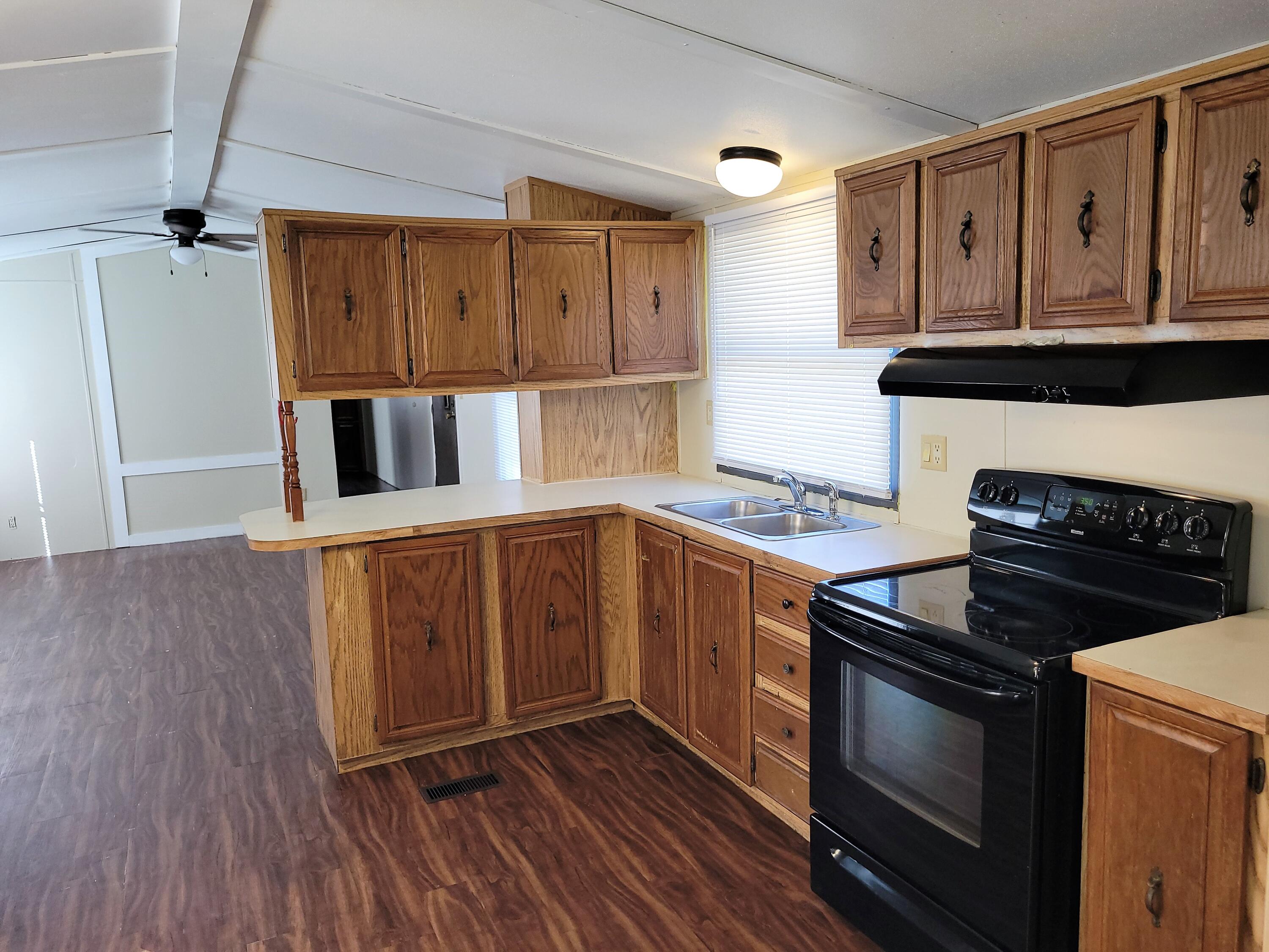 OAKWOOD HILLS UNIT 1 - Residential Lease