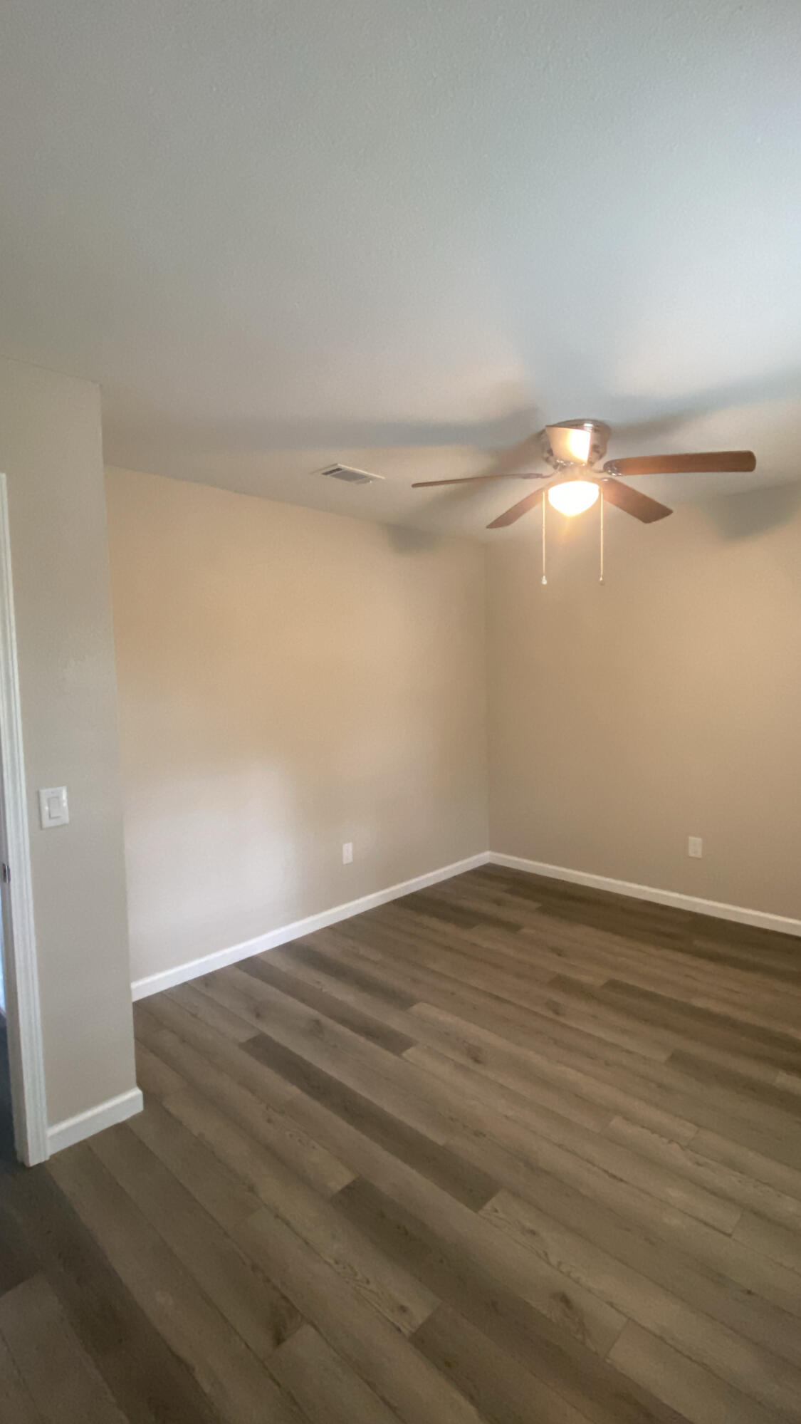 HAMPTONS TOWNHOMES THE - Residential Lease