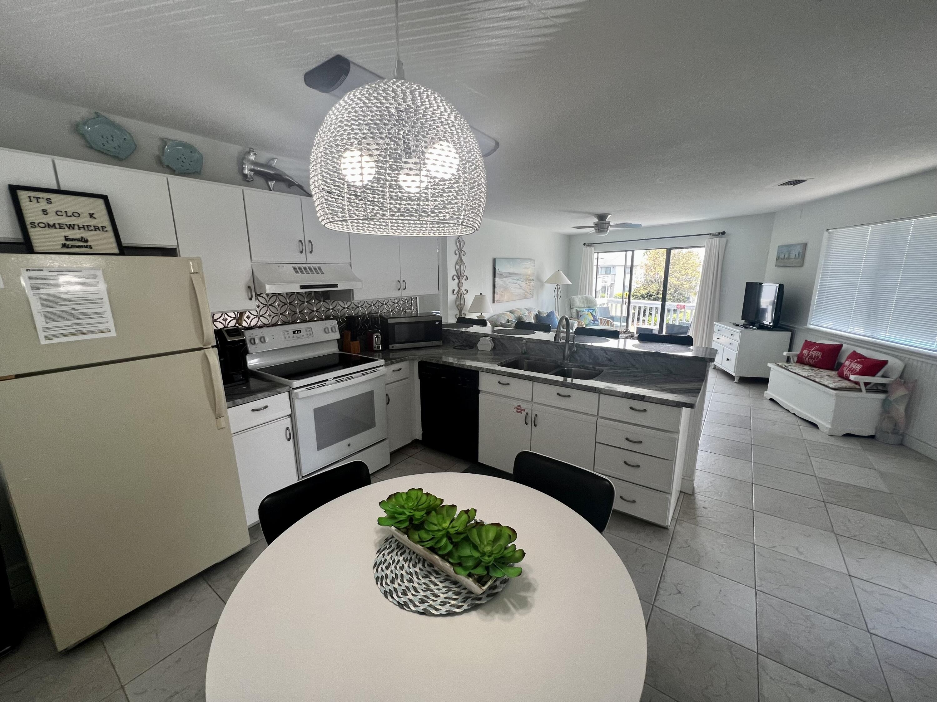 CRYSTAL VILLAGE CONDO PH 1 - Residential