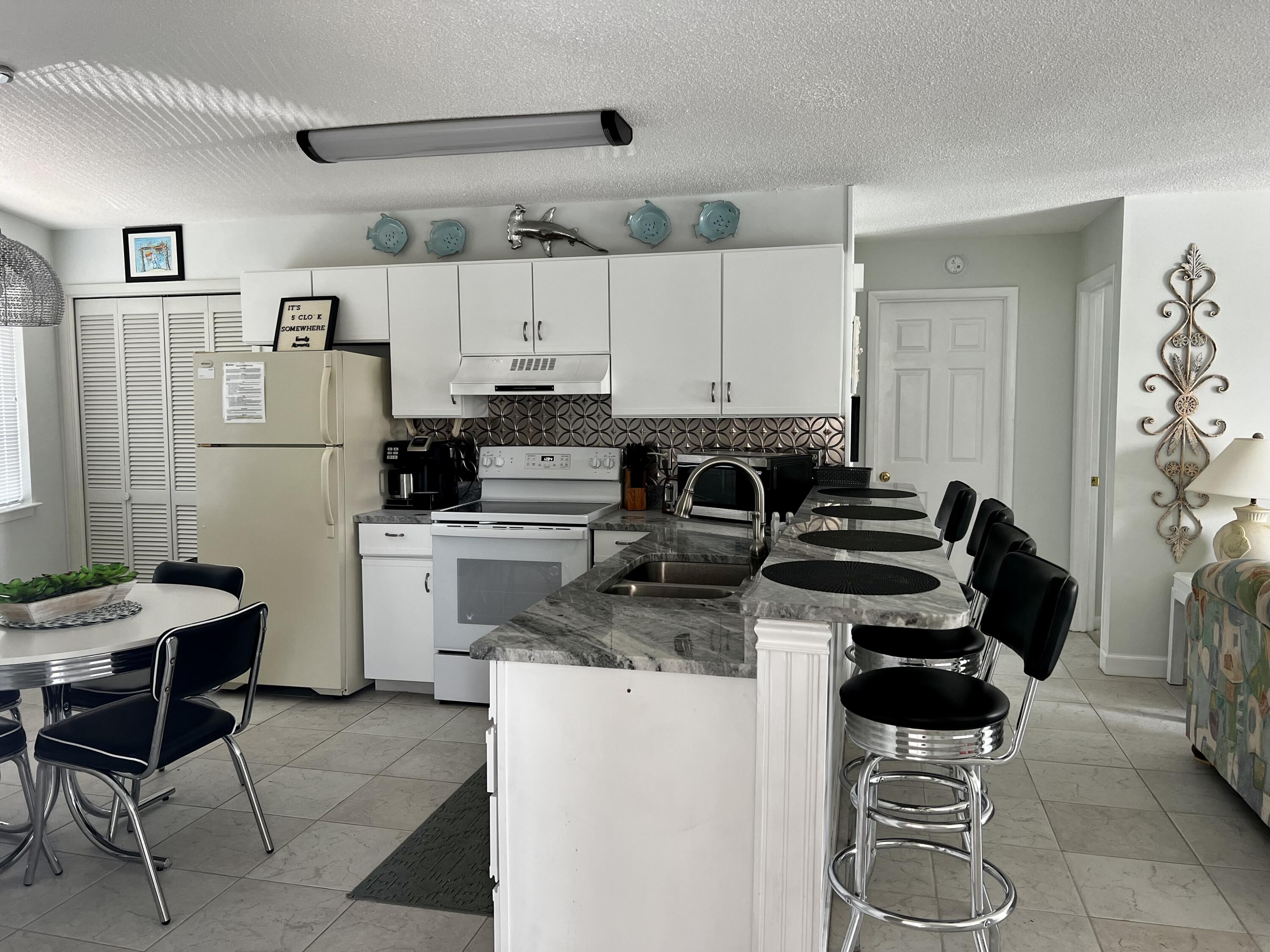 CRYSTAL VILLAGE CONDO PH 1 - Residential