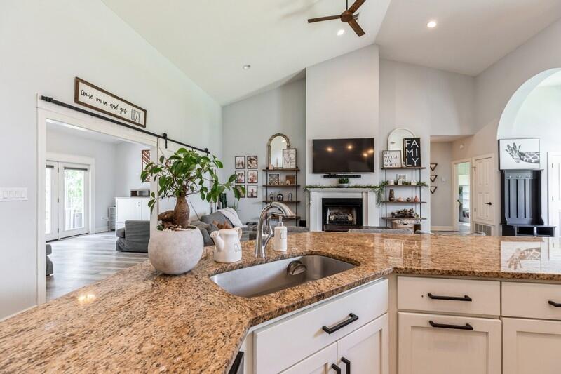 GRAND POINTE - Residential