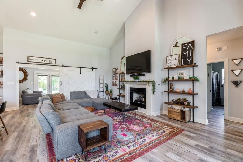 GRAND POINTE - Residential