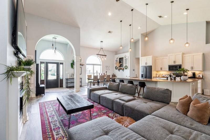 GRAND POINTE - Residential