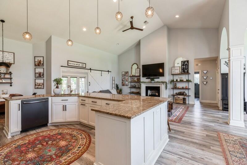 GRAND POINTE - Residential