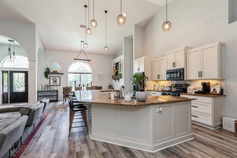 GRAND POINTE - Residential