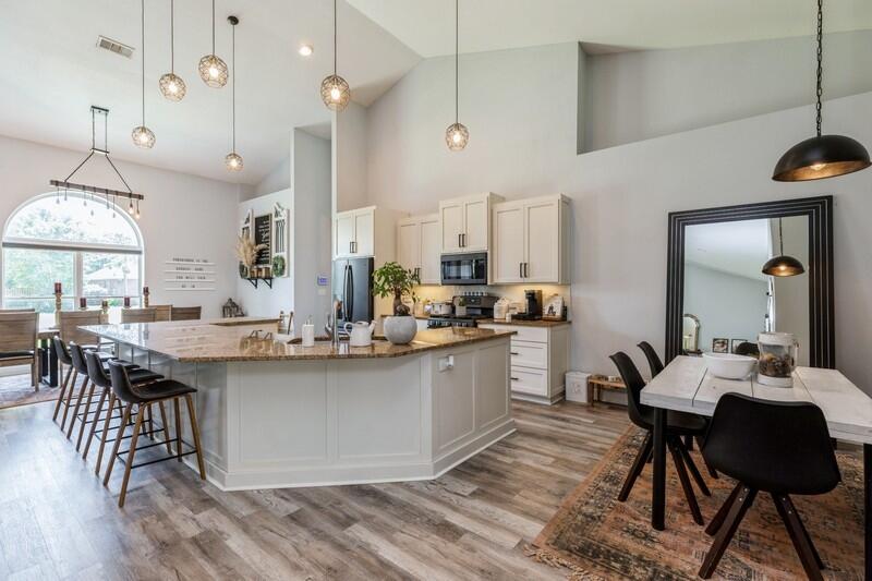 GRAND POINTE - Residential