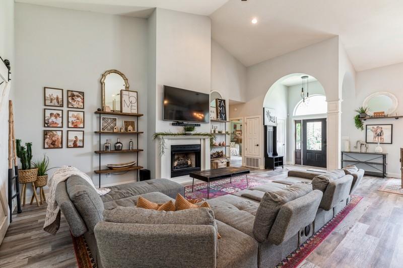 GRAND POINTE - Residential