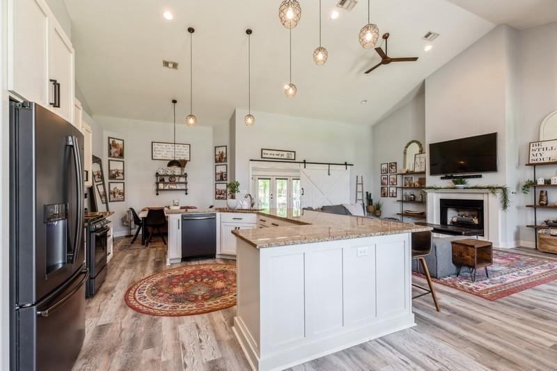 GRAND POINTE - Residential