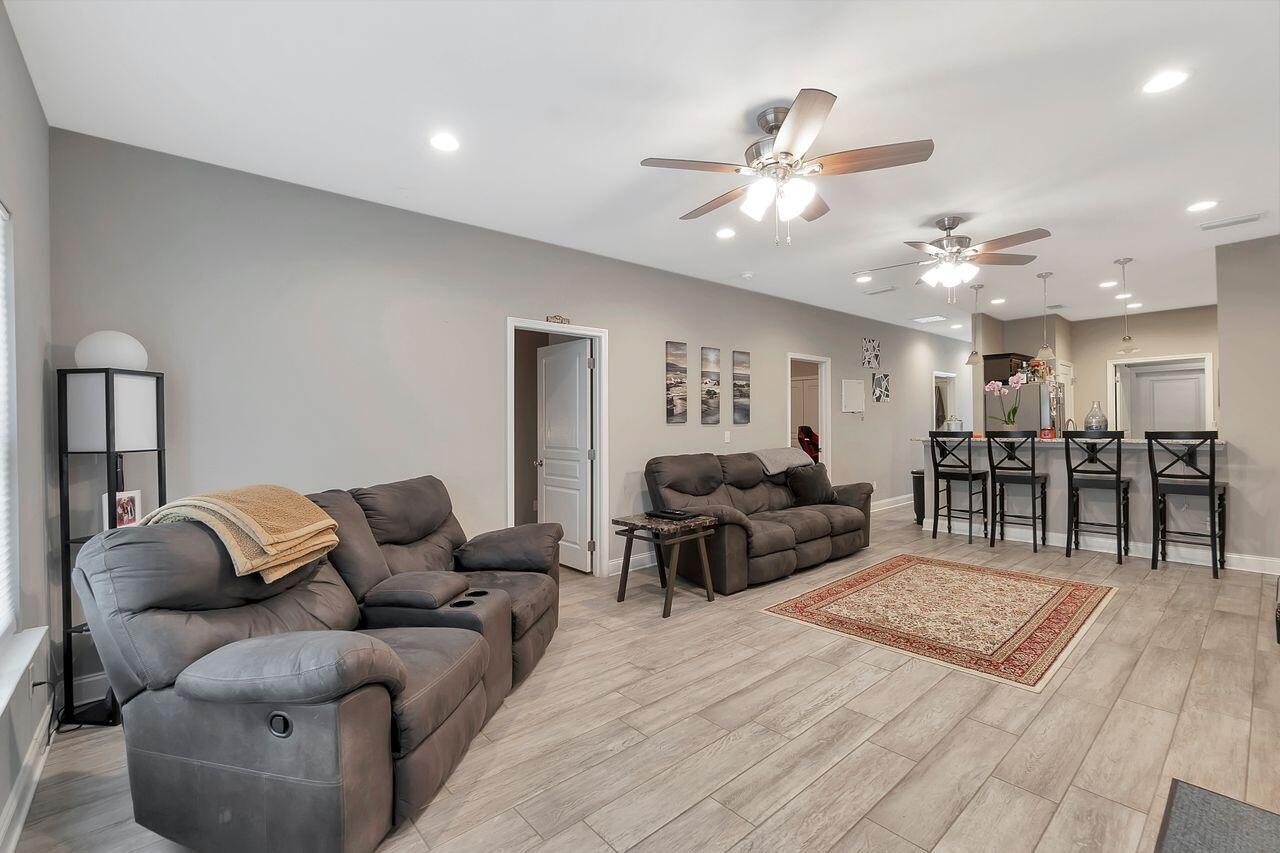 CRESCENT SHORES - Residential