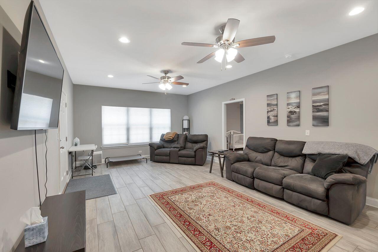 CRESCENT SHORES - Residential