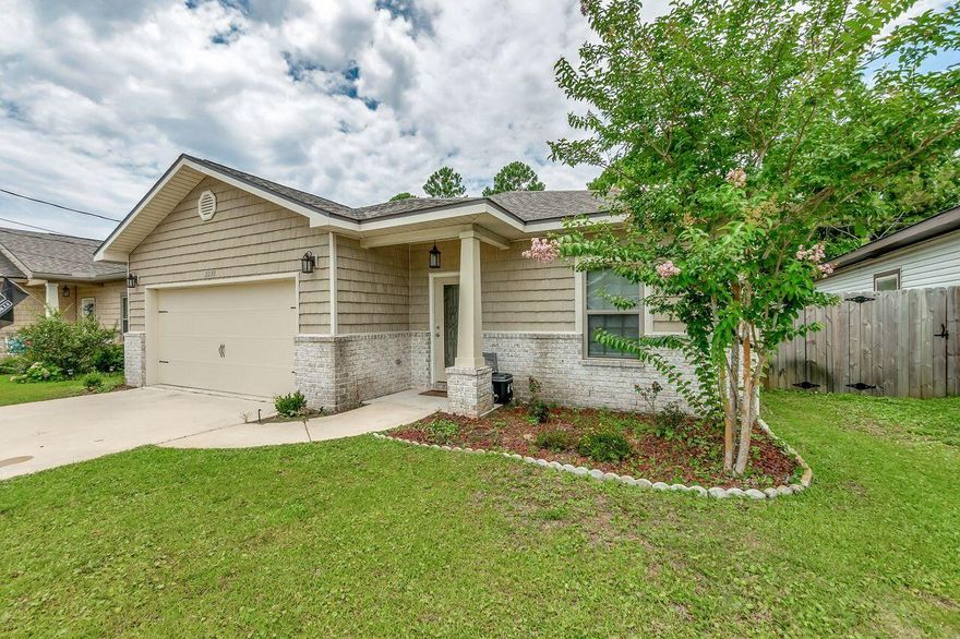 Great location!!! Easy commute to Hurlburt AFB and just minutes from the beach. No HOA!!! This craftman style home in East Navarre is waiting for its new owners. It's complete with a breakfast bar, granite countertops, covered porch and stainless steel appliances. Don't forget the 4 bedrooms and 3 full bathrooms. Home comes with a one year home warranty. Survey available.