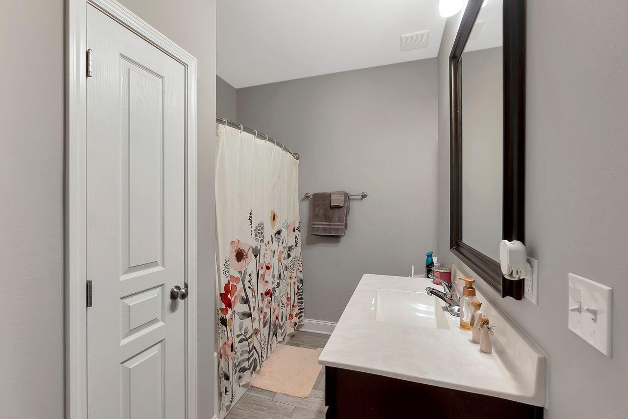 CRESCENT SHORES - Residential