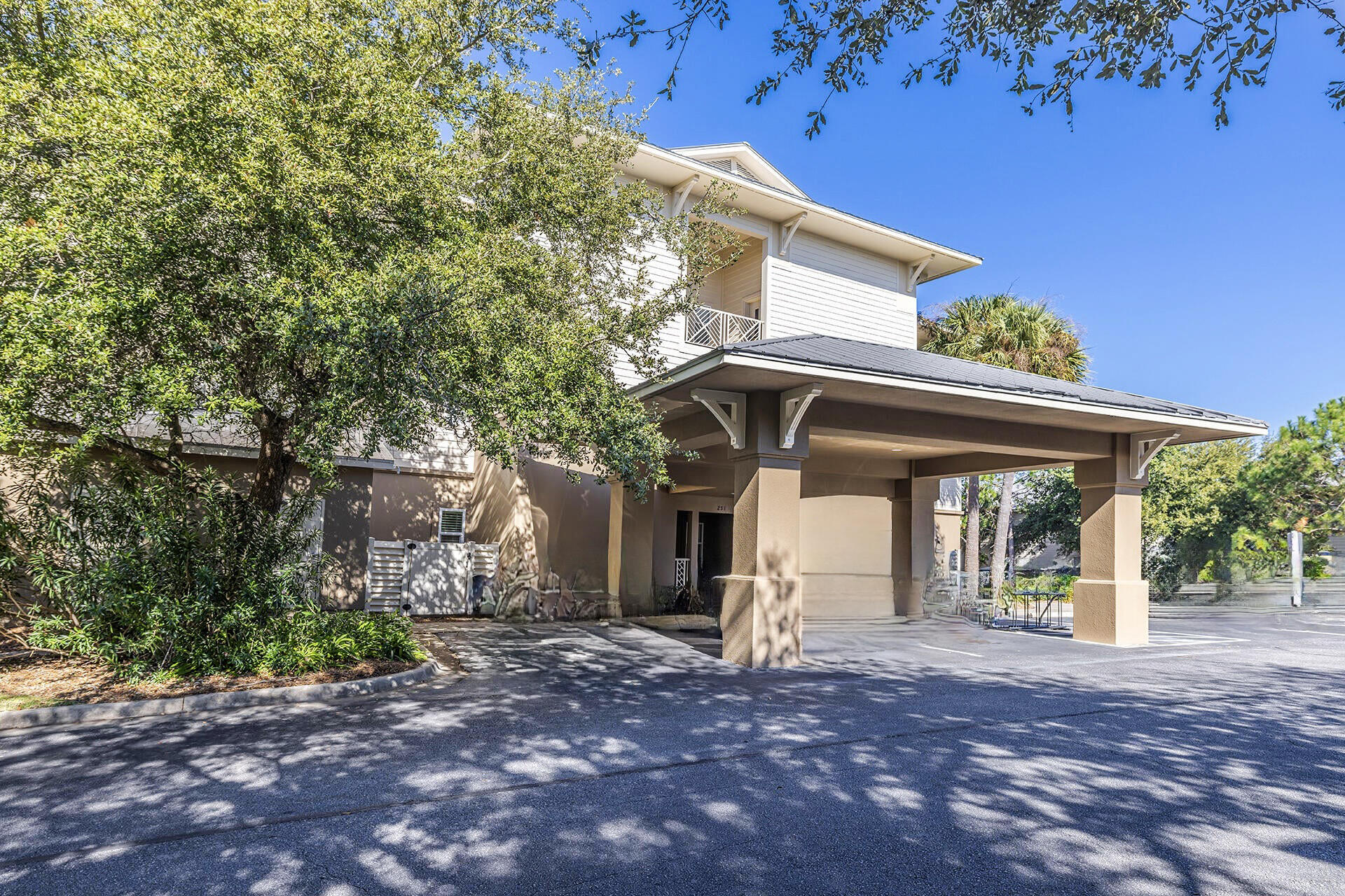 OLD BAY CONDO - Residential