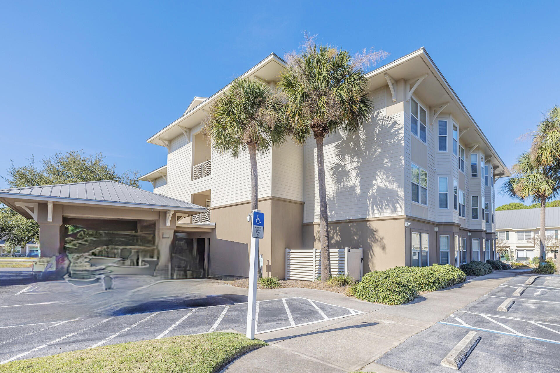 REO. Escape to Paradise in this Destin Gem! This Freshly Painted Charming 2-bedroom, 2-bathroom condo offers the perfect blend of comfort and convenience. Nestled in the heart of Destin, you're just steps away from pristine beaches, world-class dining, and vibrant nightlife. The spacious interior features an open-concept living area, perfect for entertaining guests or simply unwinding after a long day. The well-appointed kitchen is equipped with modern appliances, making it a joy to prepare meals. With easy access to world-class shopping, dining, and entertainment, you'll never run out of things to do. The Old Bay Condo Complex is a low rise building with 6 condos per floor and secured entry onto each floor. Call for more Details!