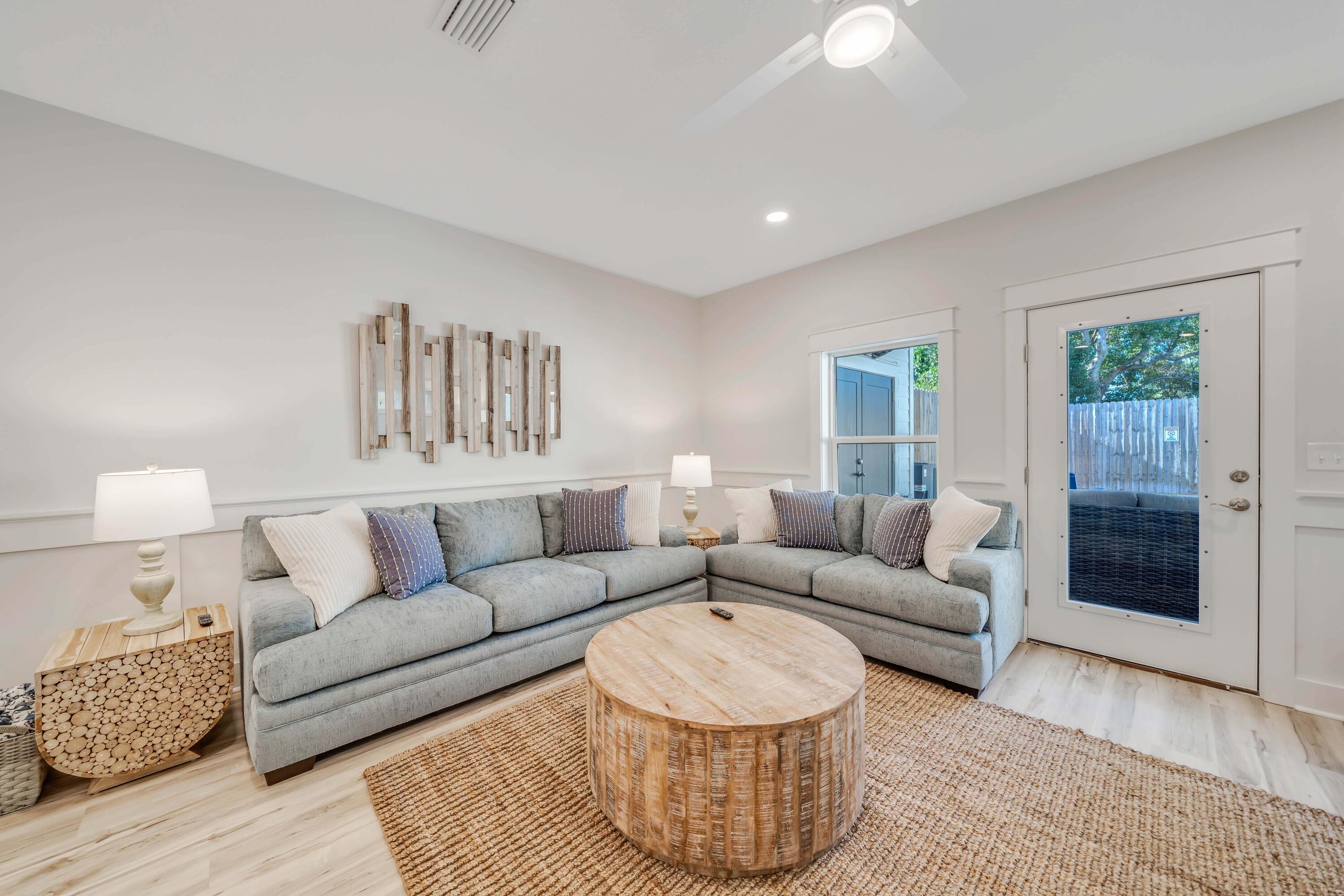 LAGUNA BEACH - Residential