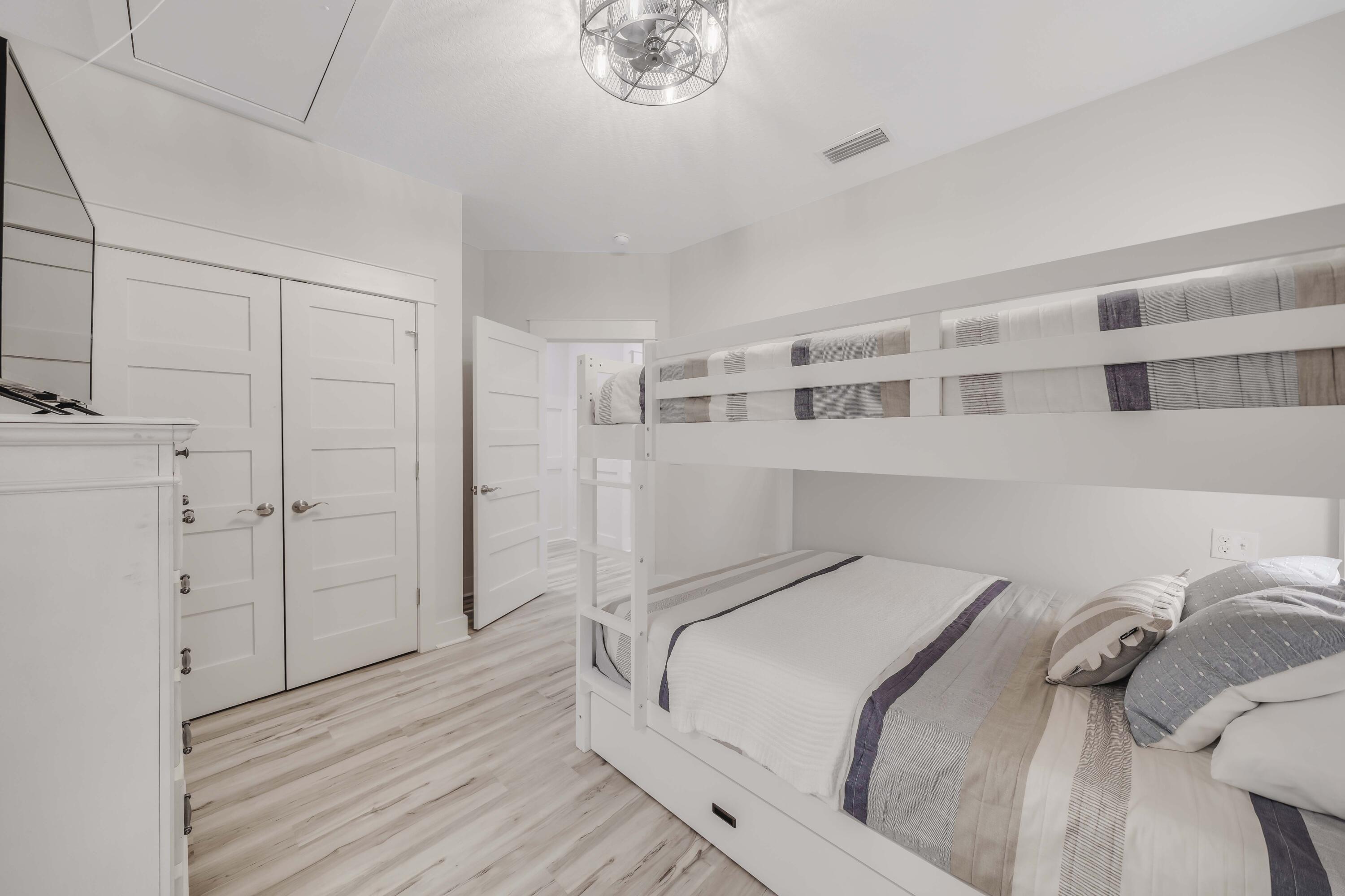 LAGUNA BEACH - Residential