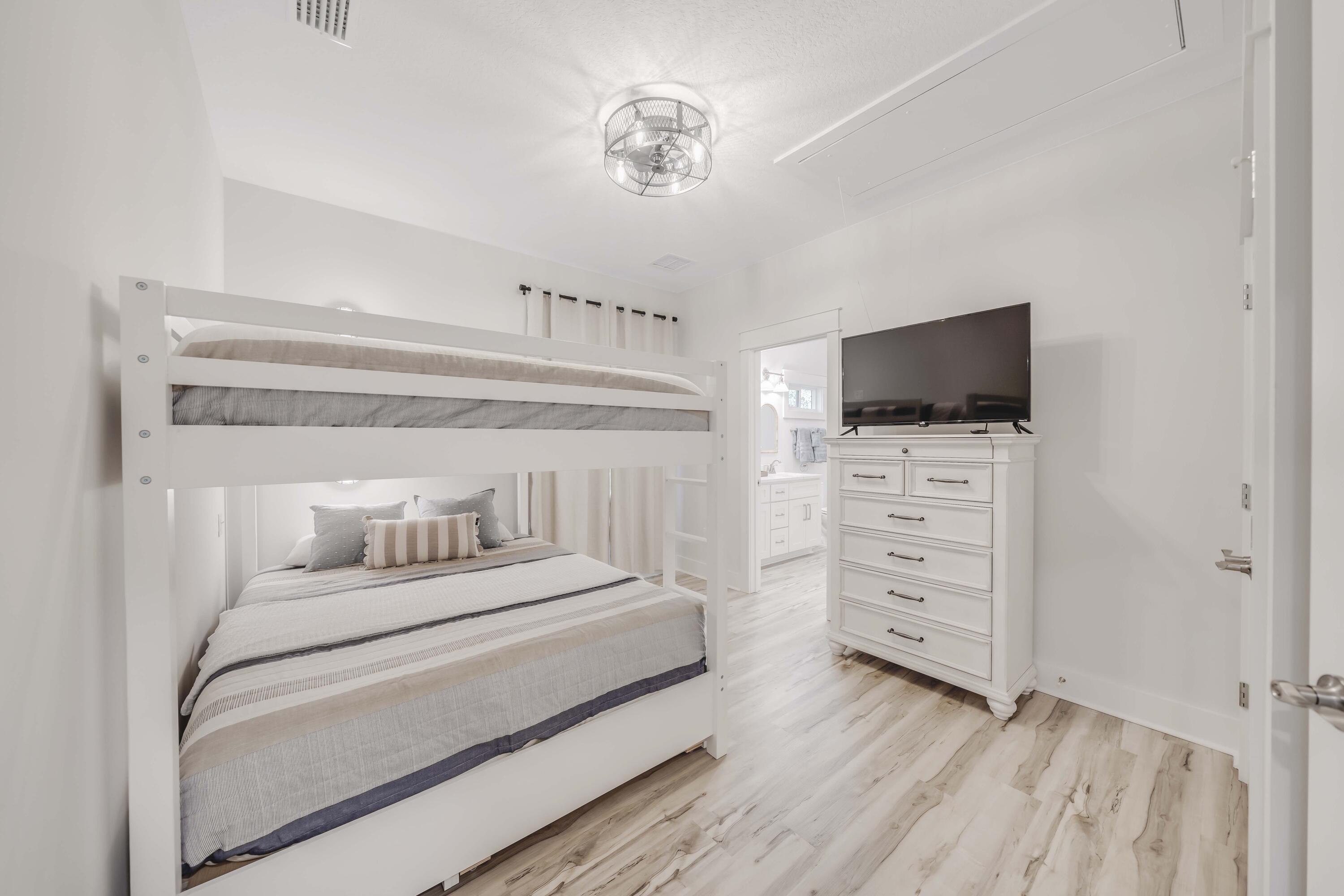 LAGUNA BEACH - Residential