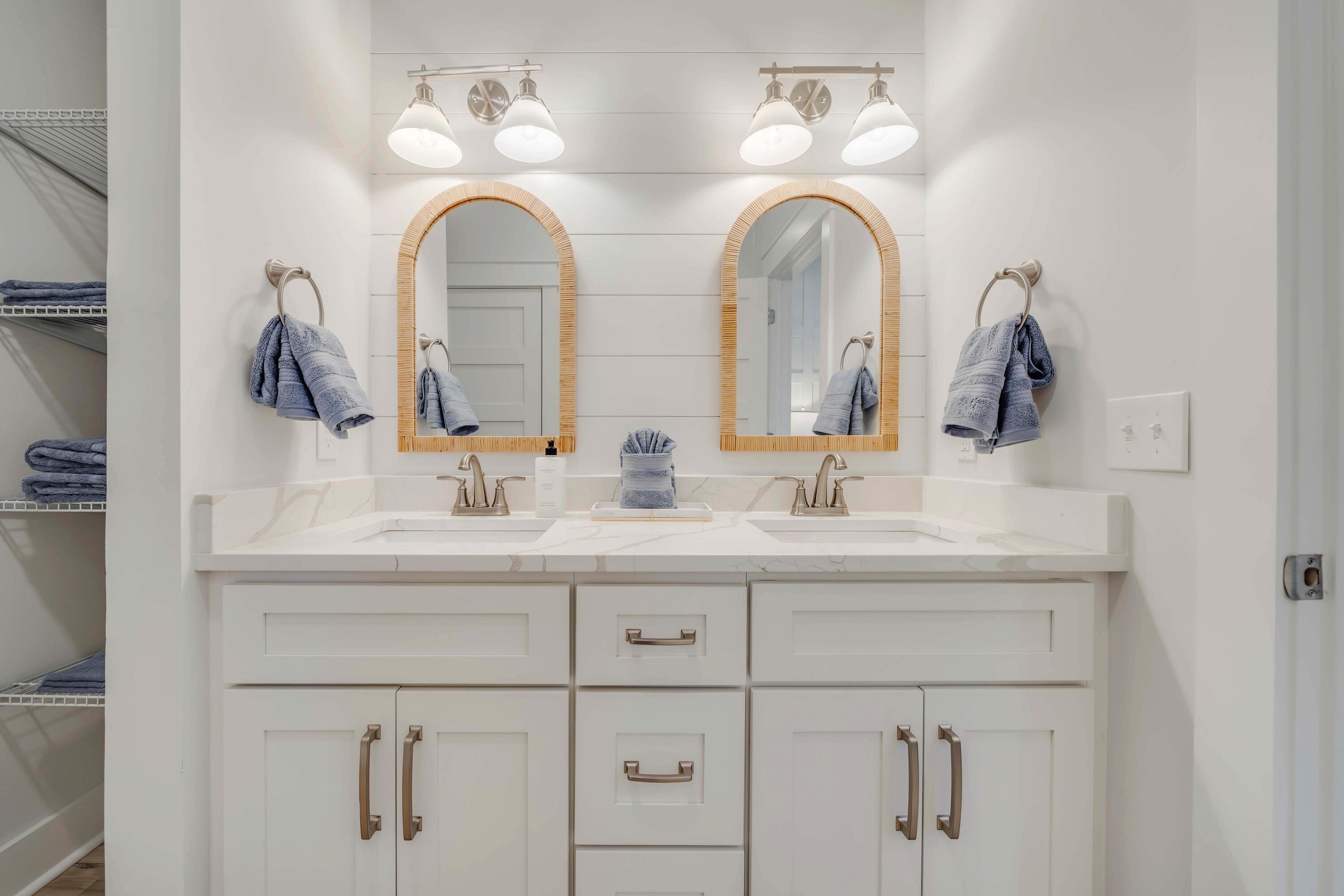 LAGUNA BEACH - Residential