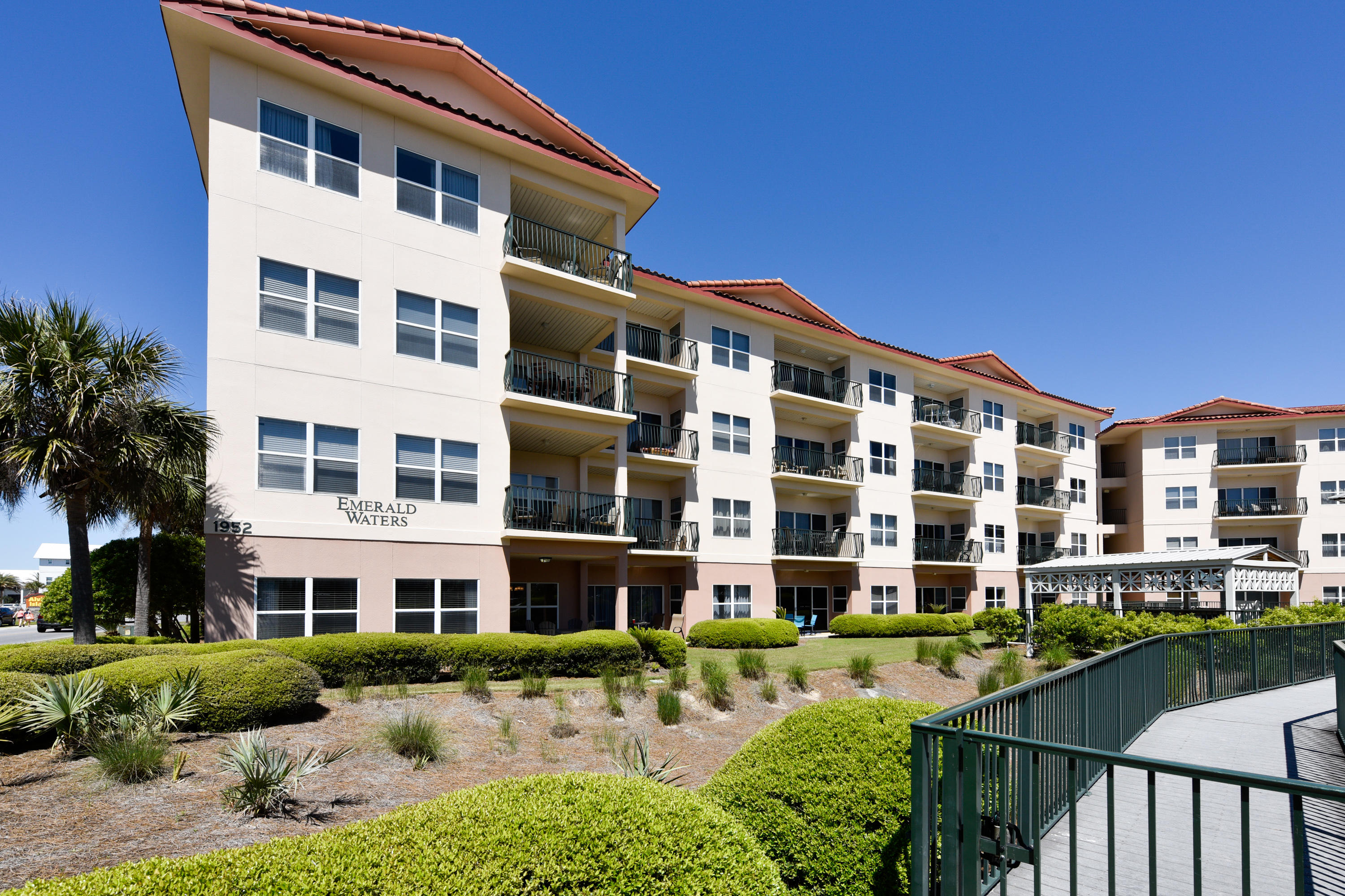 EMERALD WATERS - Residential