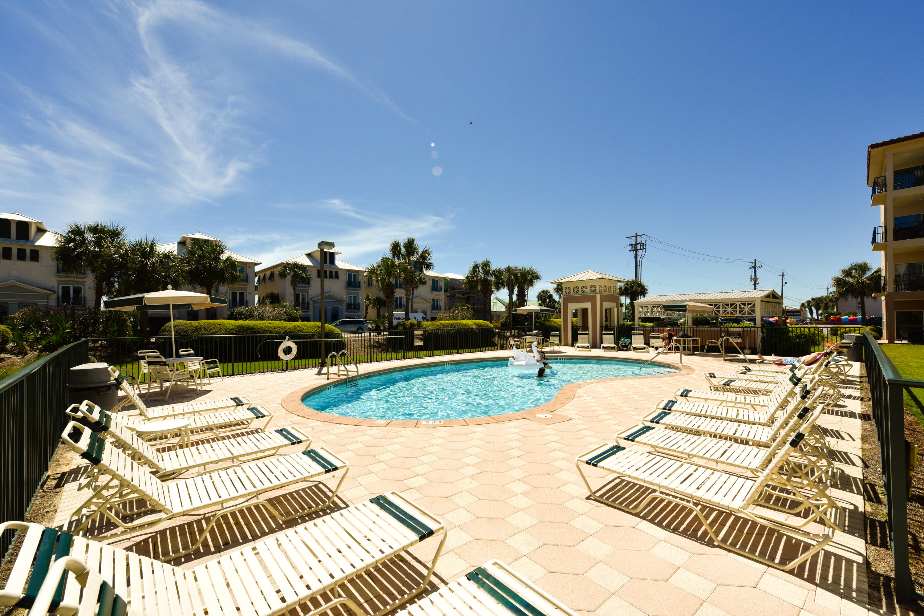 EMERALD WATERS - Residential