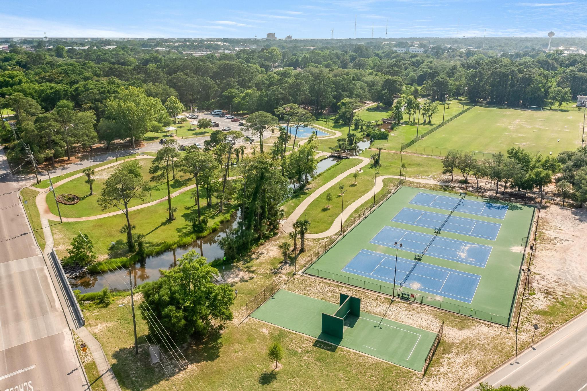 ELLIOTTS POINT 7TH ADDN - Residential