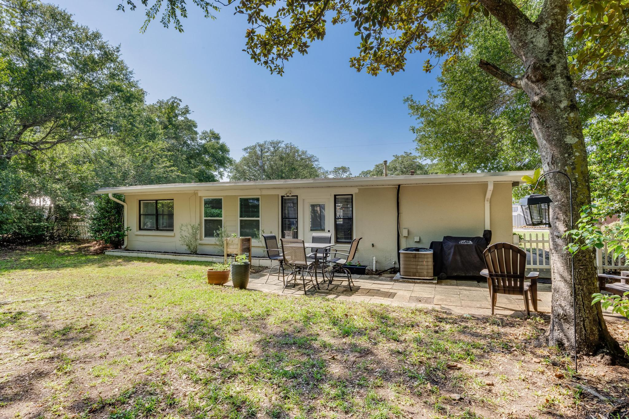 ELLIOTTS POINT 7TH ADDN - Residential