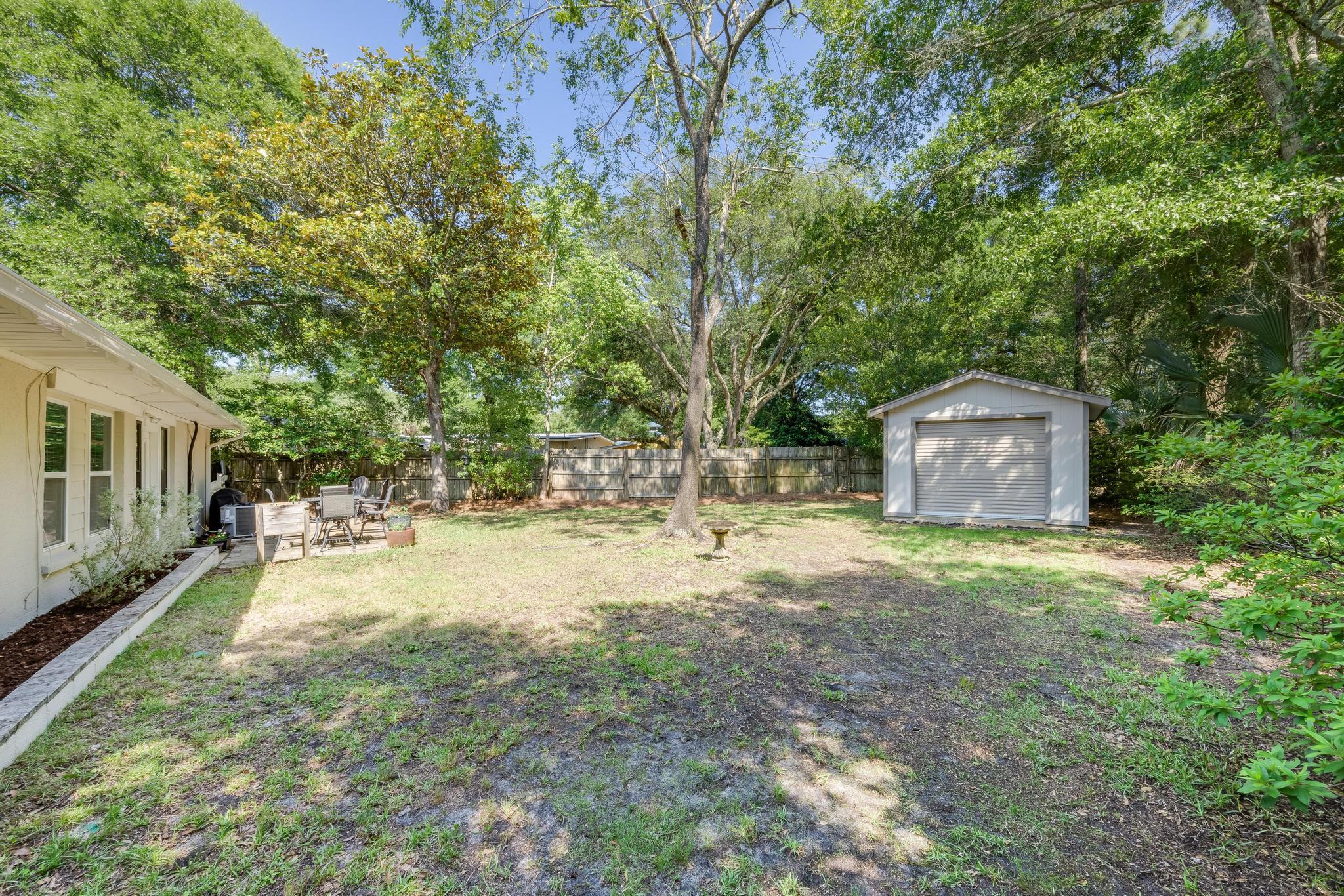 ELLIOTTS POINT 7TH ADDN - Residential