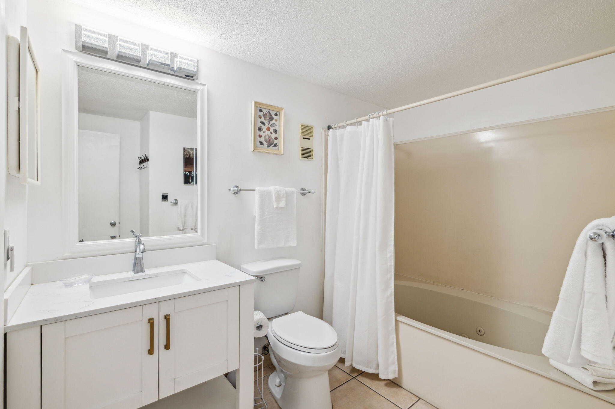 EMERALD HILL CONDO PH 1 - Residential