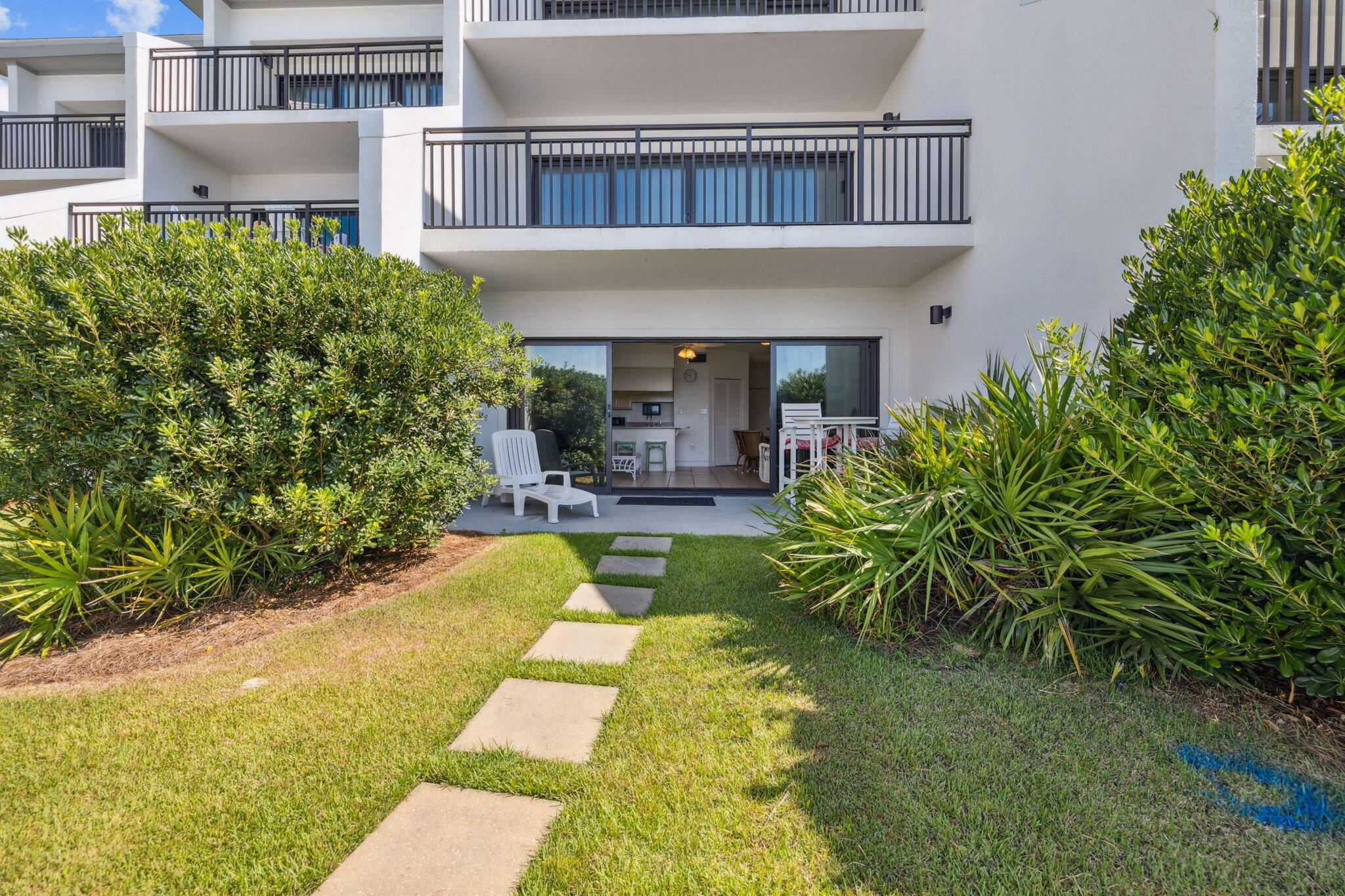 EMERALD HILL CONDO PH 1 - Residential