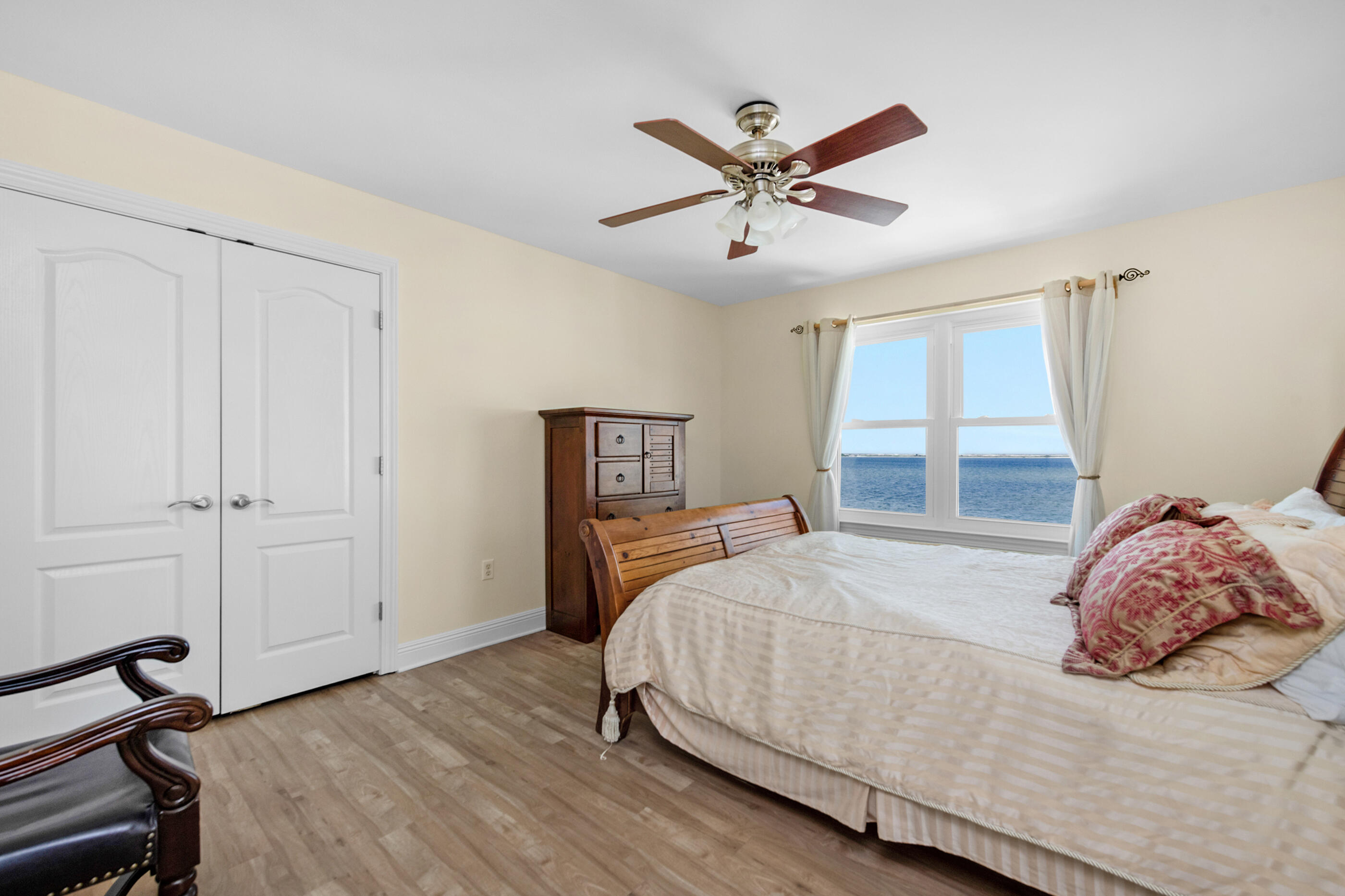 SANDY POINTE - Residential