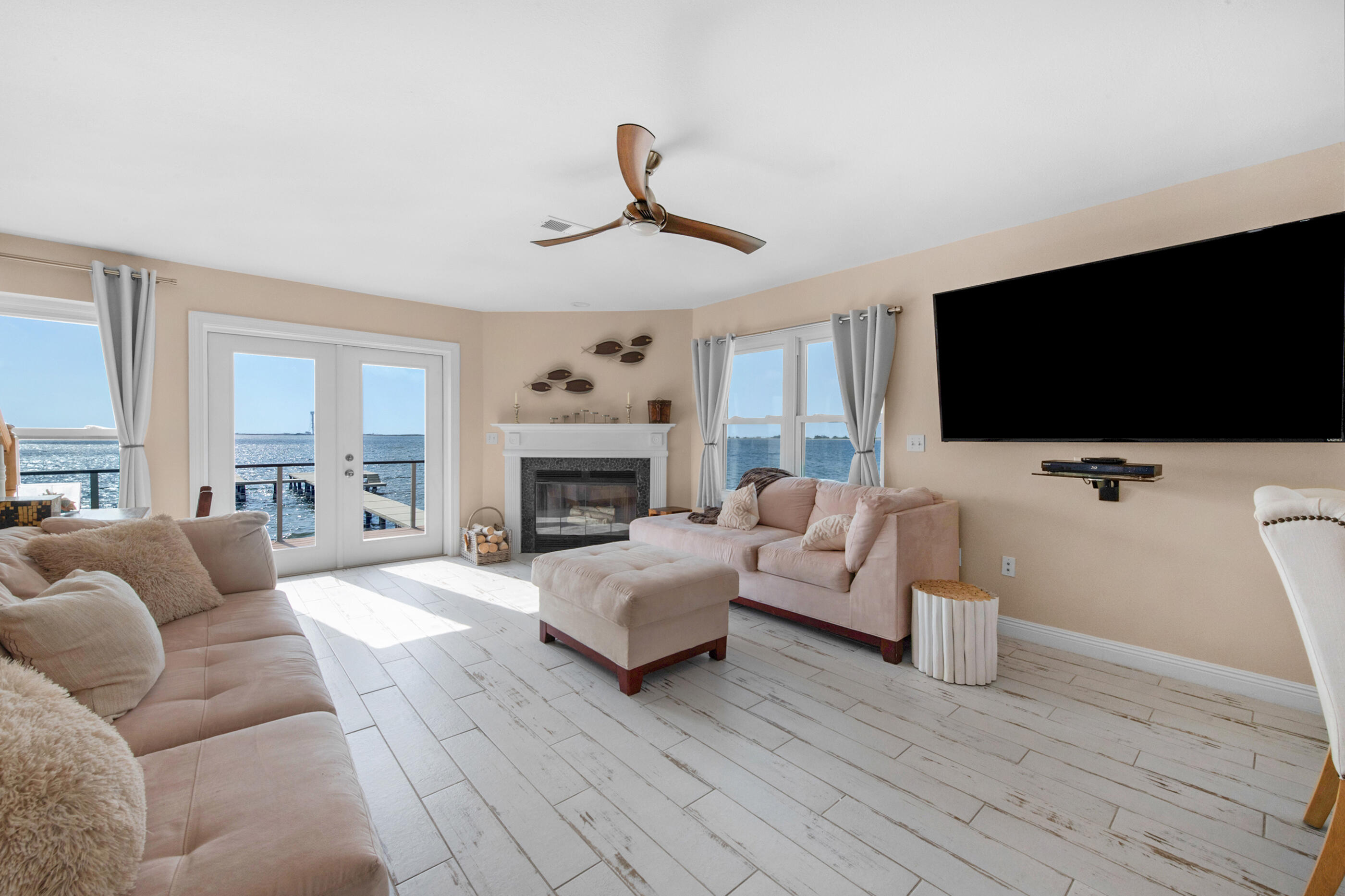 SANDY POINTE - Residential