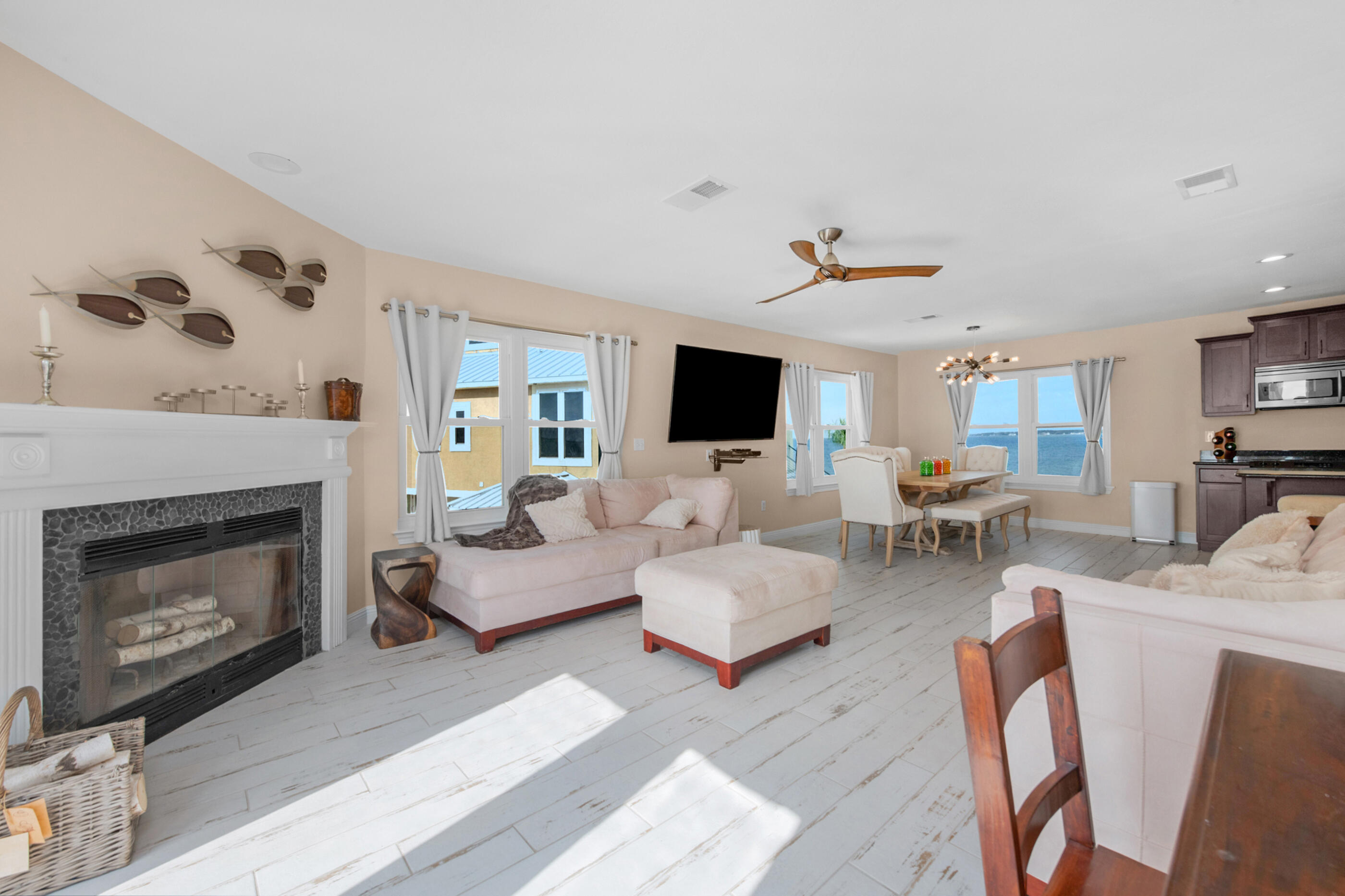 SANDY POINTE - Residential