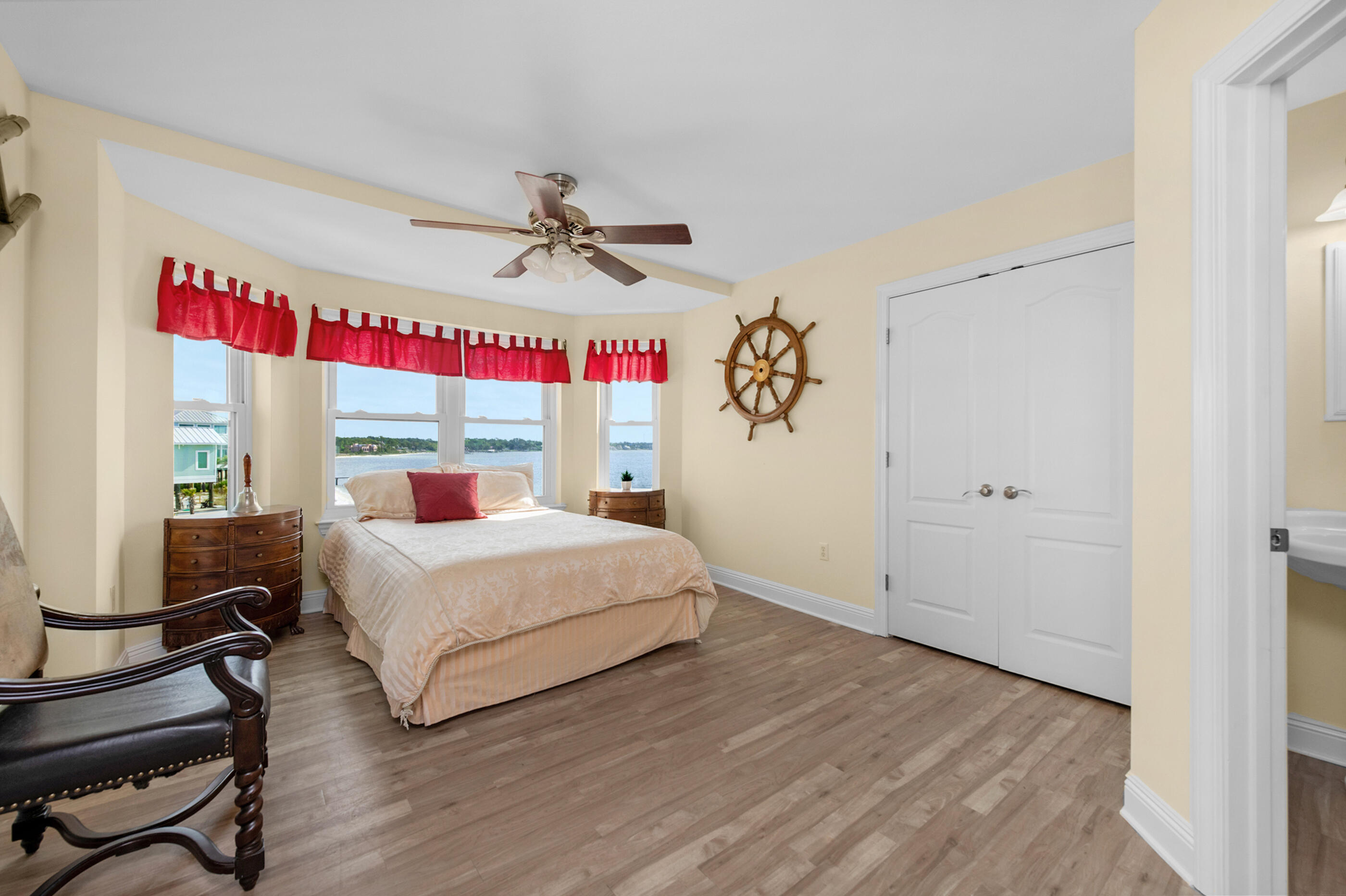 SANDY POINTE - Residential