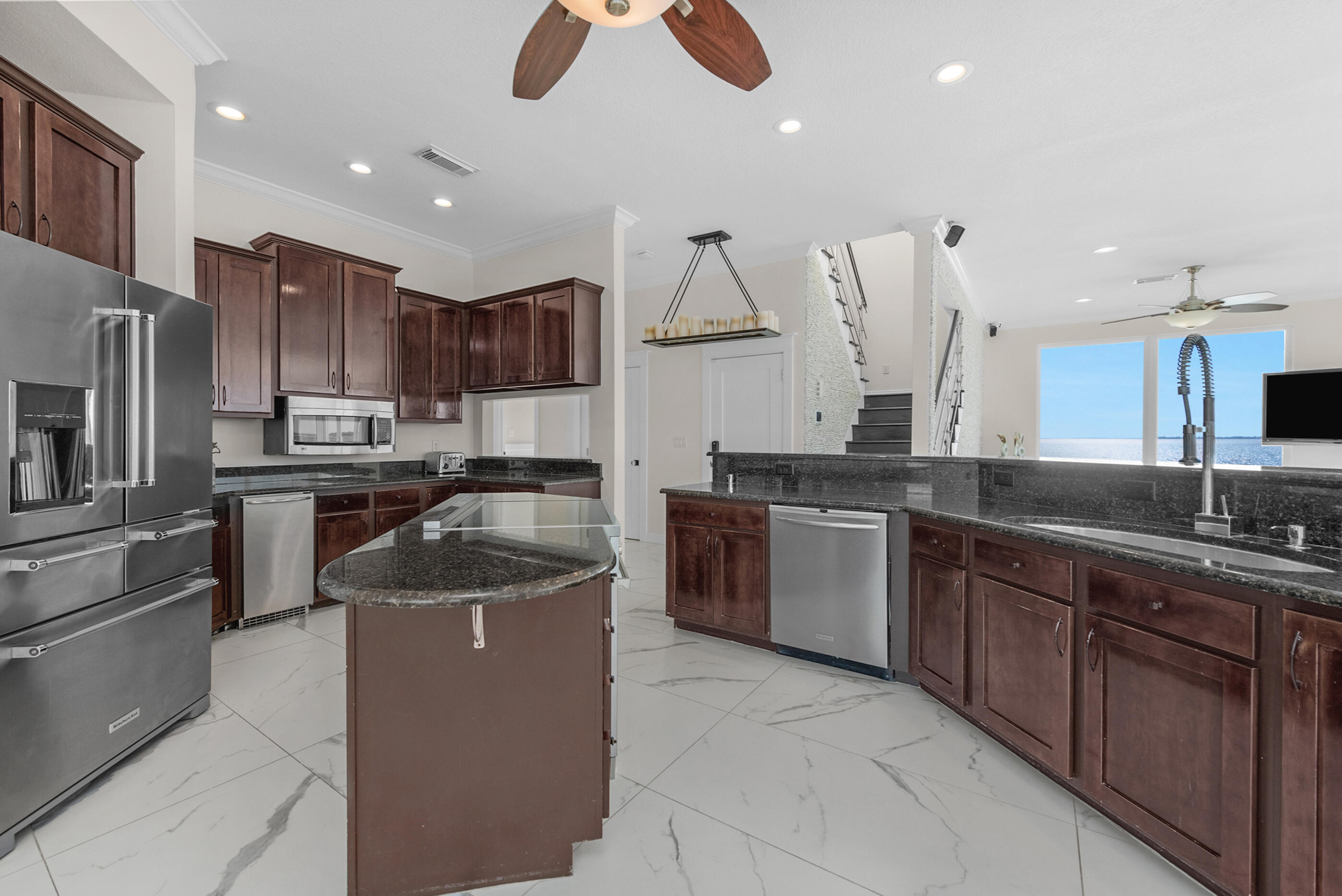 SANDY POINTE - Residential