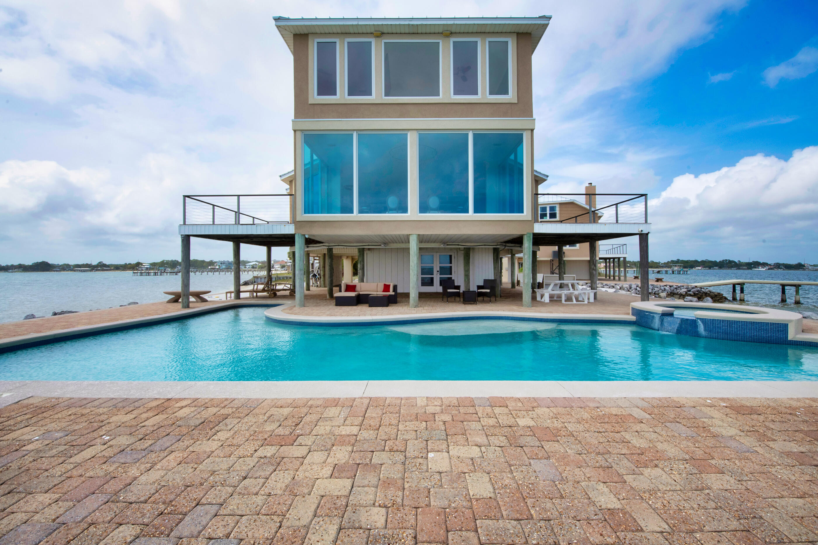 SANDY POINTE - Residential