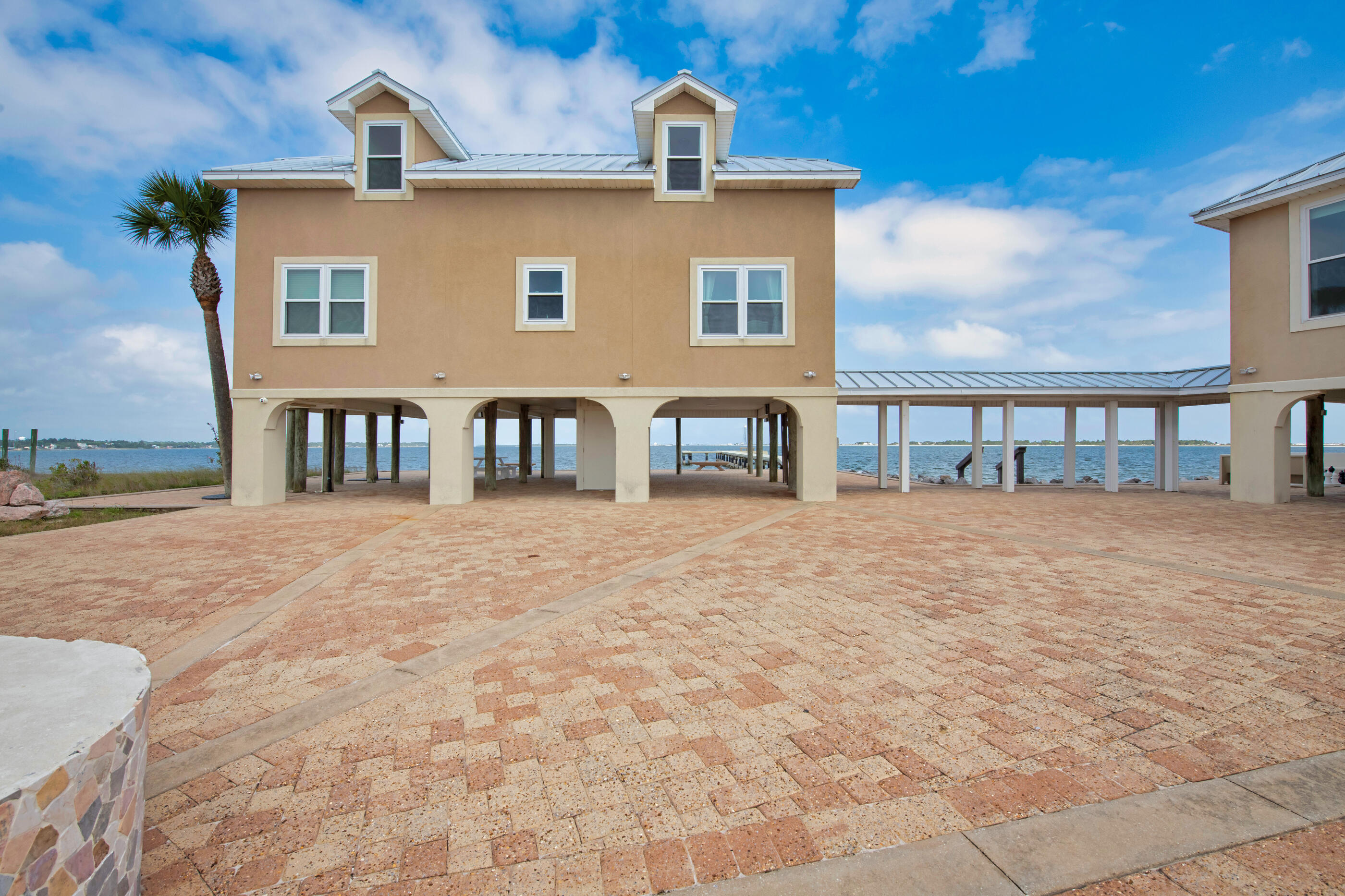 SANDY POINTE - Residential